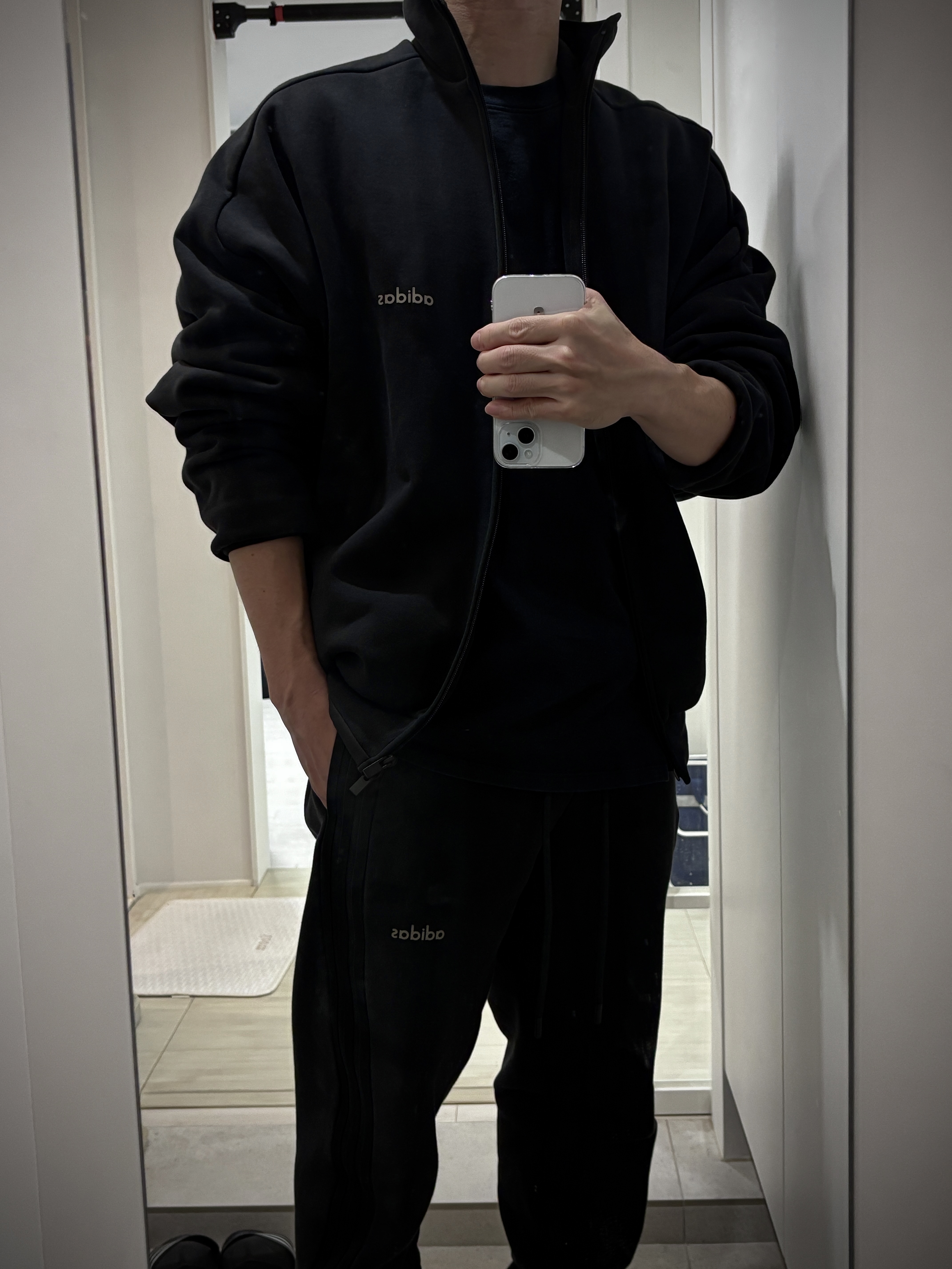 Adidas x Fear Of God Athletics Track Jacket Black - KR Sizing, Adidas x Fear of God Athletics Heavy Fleece Sweatpants Black - KR Sizing 착용 스타일 - 1