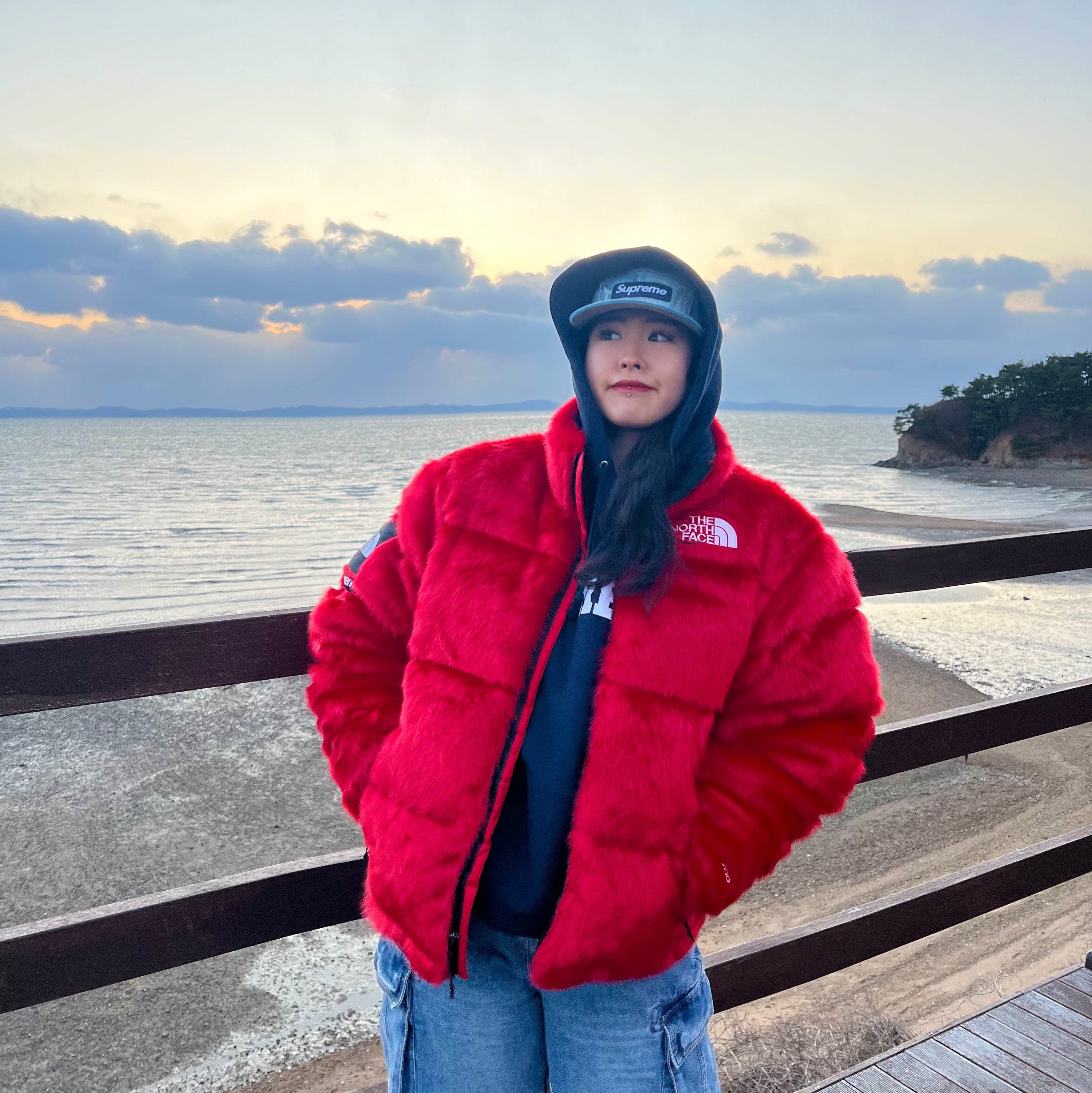 Supreme x The North Face Faux Fur Nuptse Jacket Red - 20FW, Supreme Washed Chino Twill Camp Cap Dirty Indigo - 24SS 착용 스타일 - 2