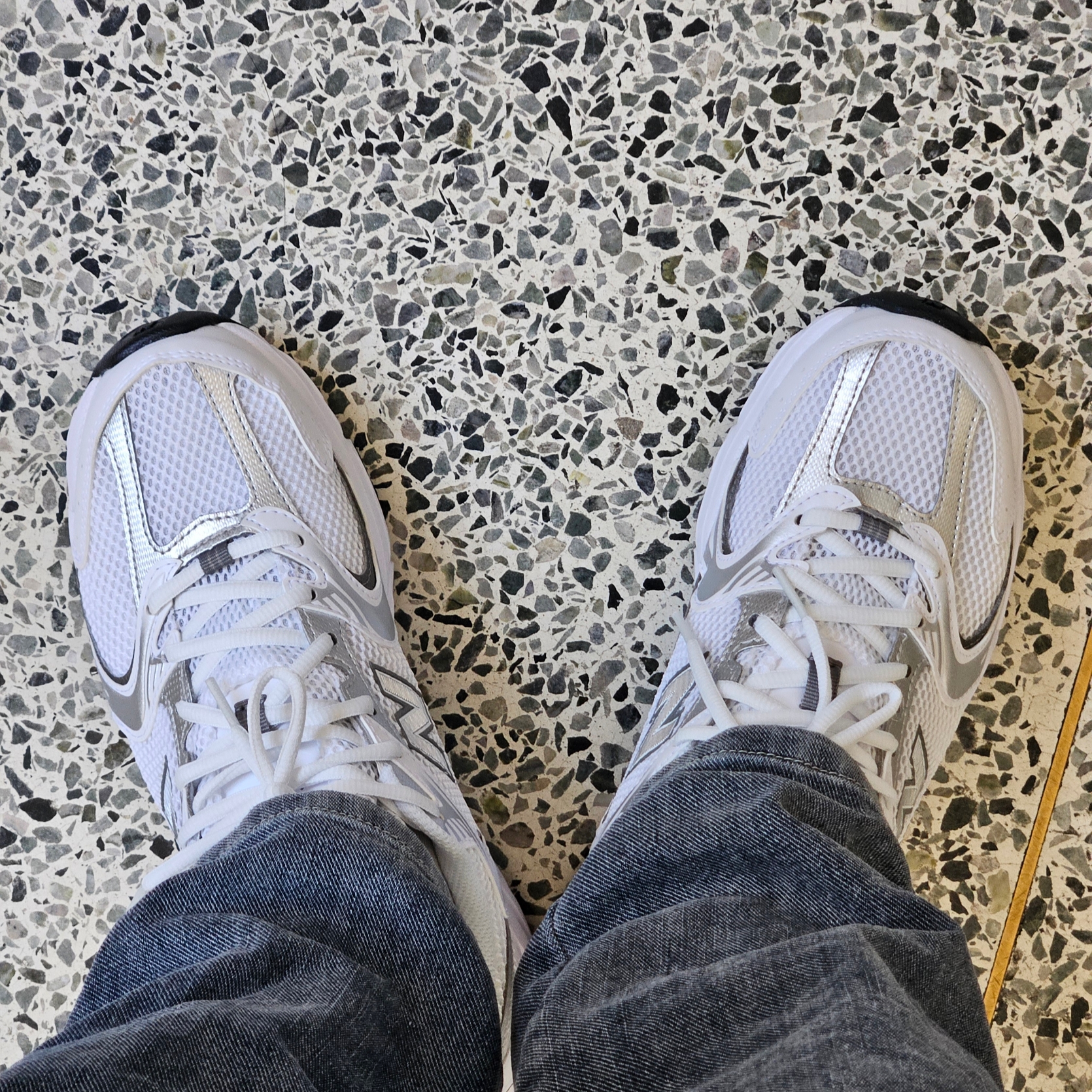 New Balance 530 White Silver 착용 스타일