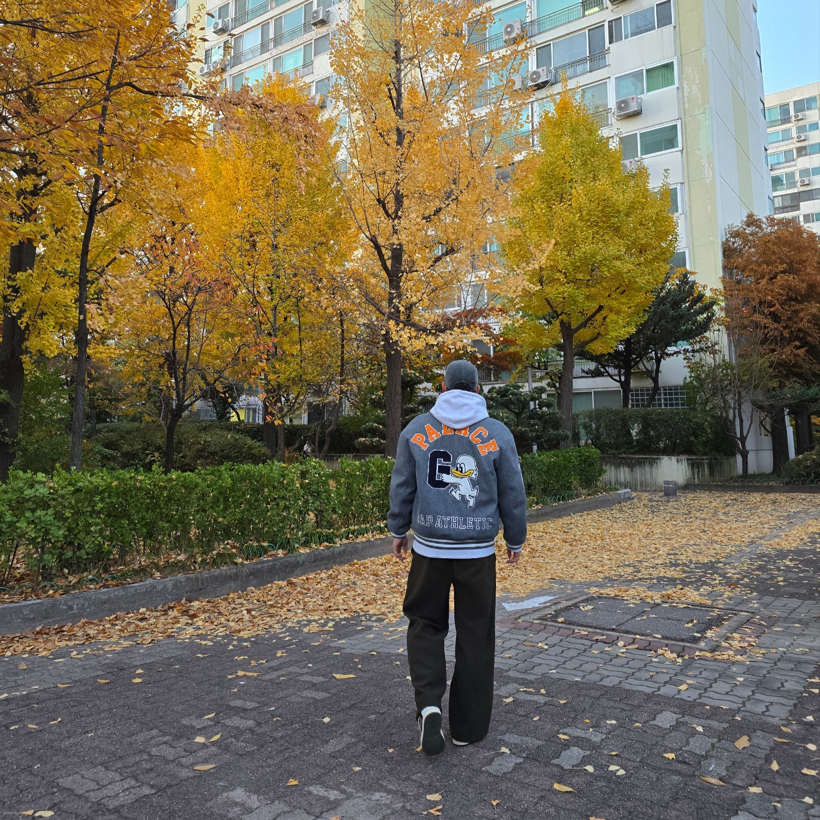 Palace x Gap Varsity Jacket Grey - 24SS, Supreme Corduroy Camp Cap Grey - 23FW 착용 스타일 - 1