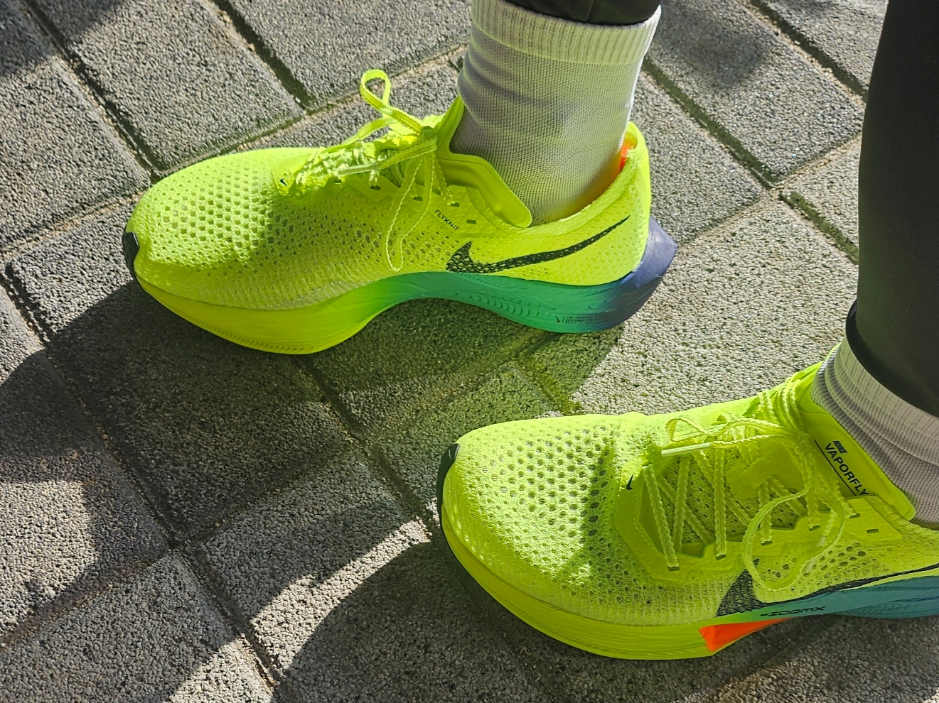 Nike ZoomX Vaporfly Next% 3 Volt Scream Green 착용 스타일