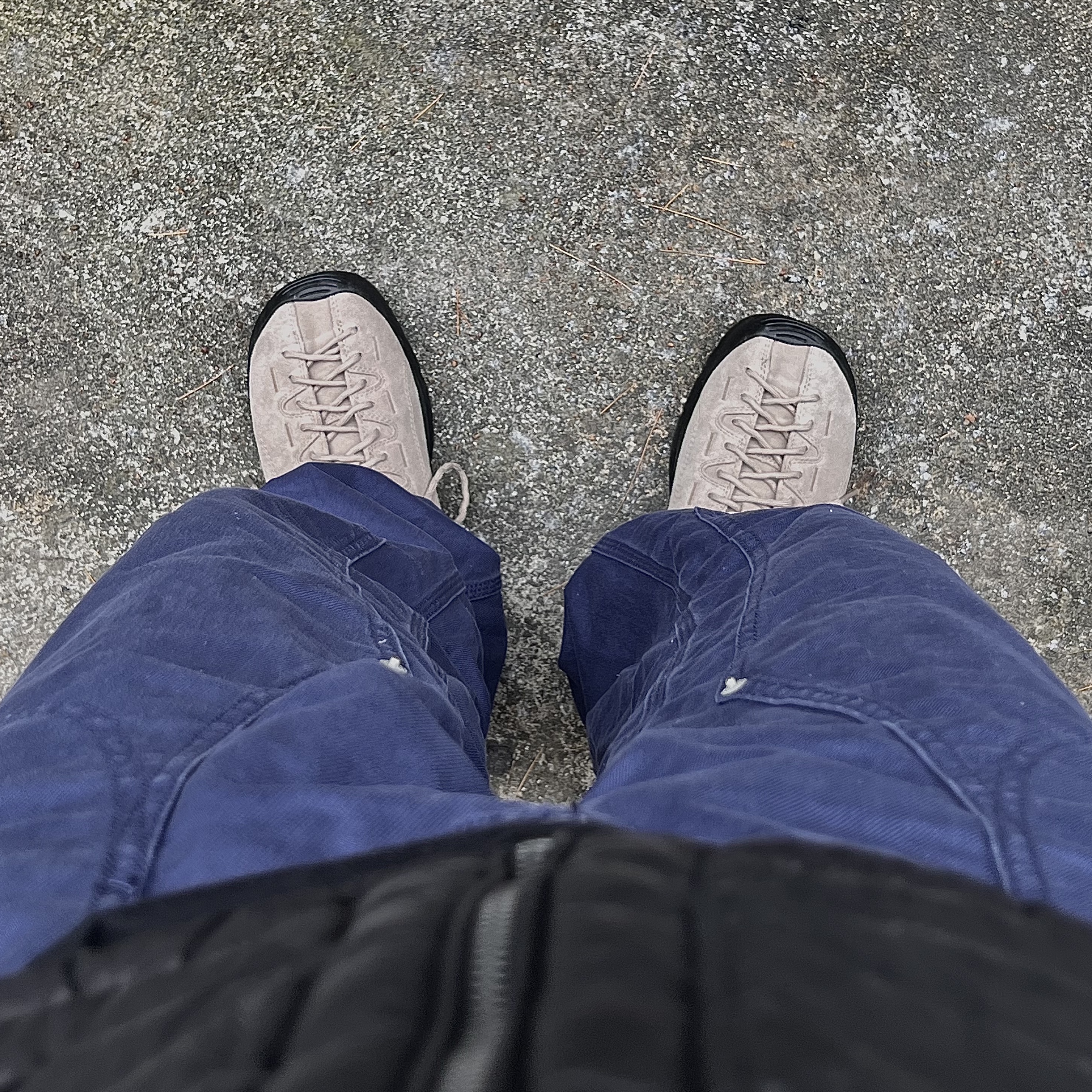 Parajumpers Ugo Puffer Jacket Black - 23FW, Keen Jasper Suede Sneakers Silver Mink 착용 스타일