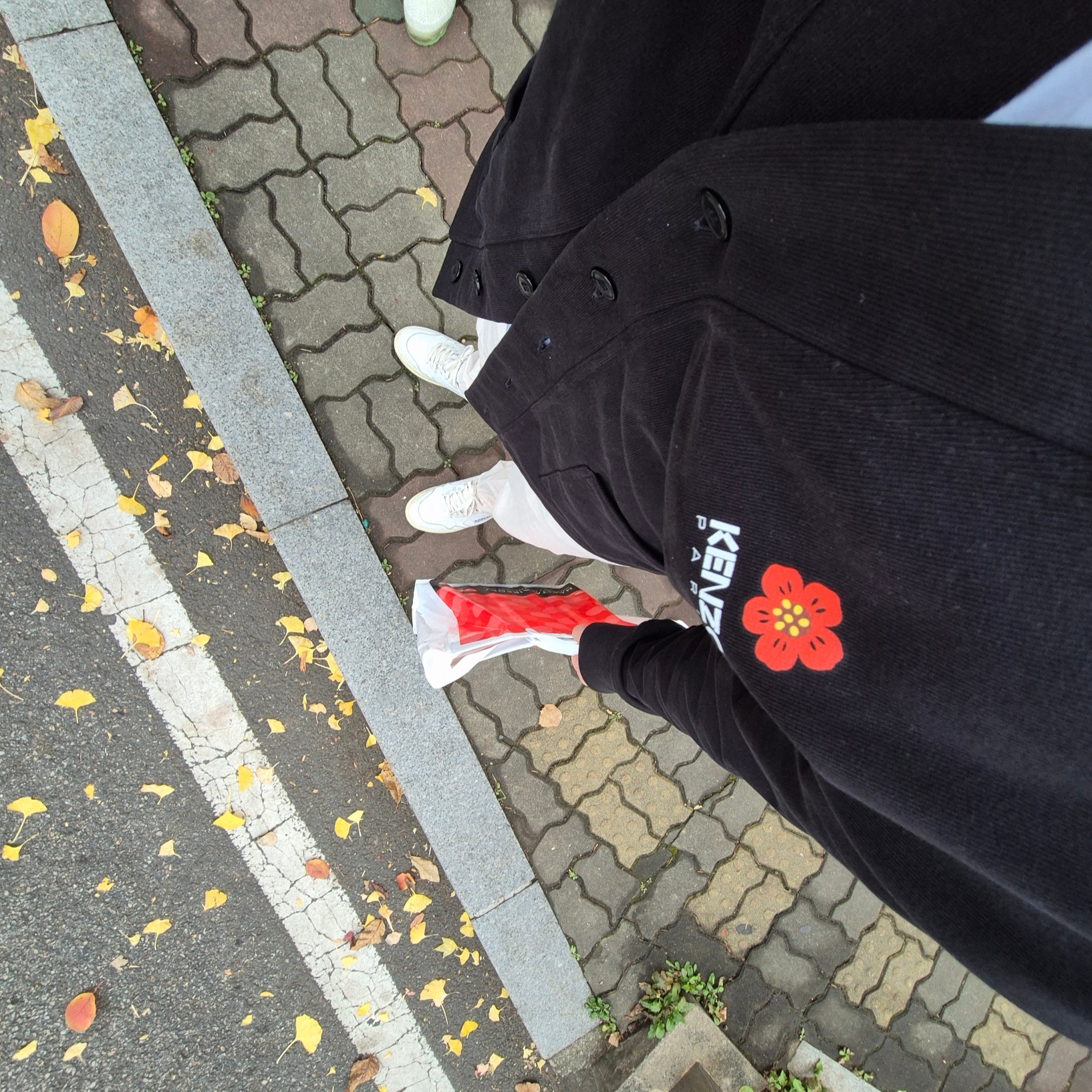 Kenzo Boke Flower Cardigan Black 착용 스타일