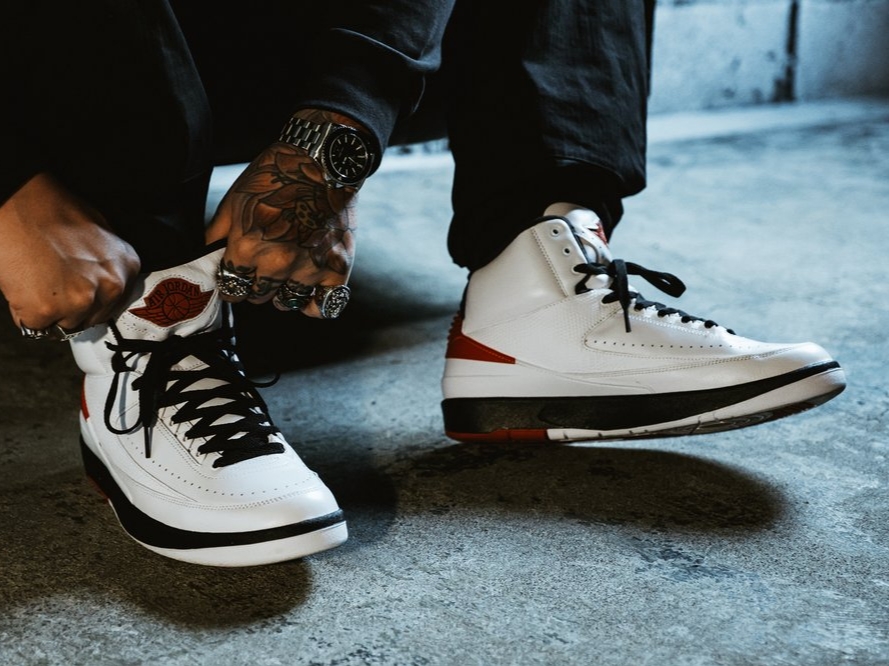 Jordan 2 Retro OG Chicago, Jordan 2 Retro White and Cement Grey 착용 스타일