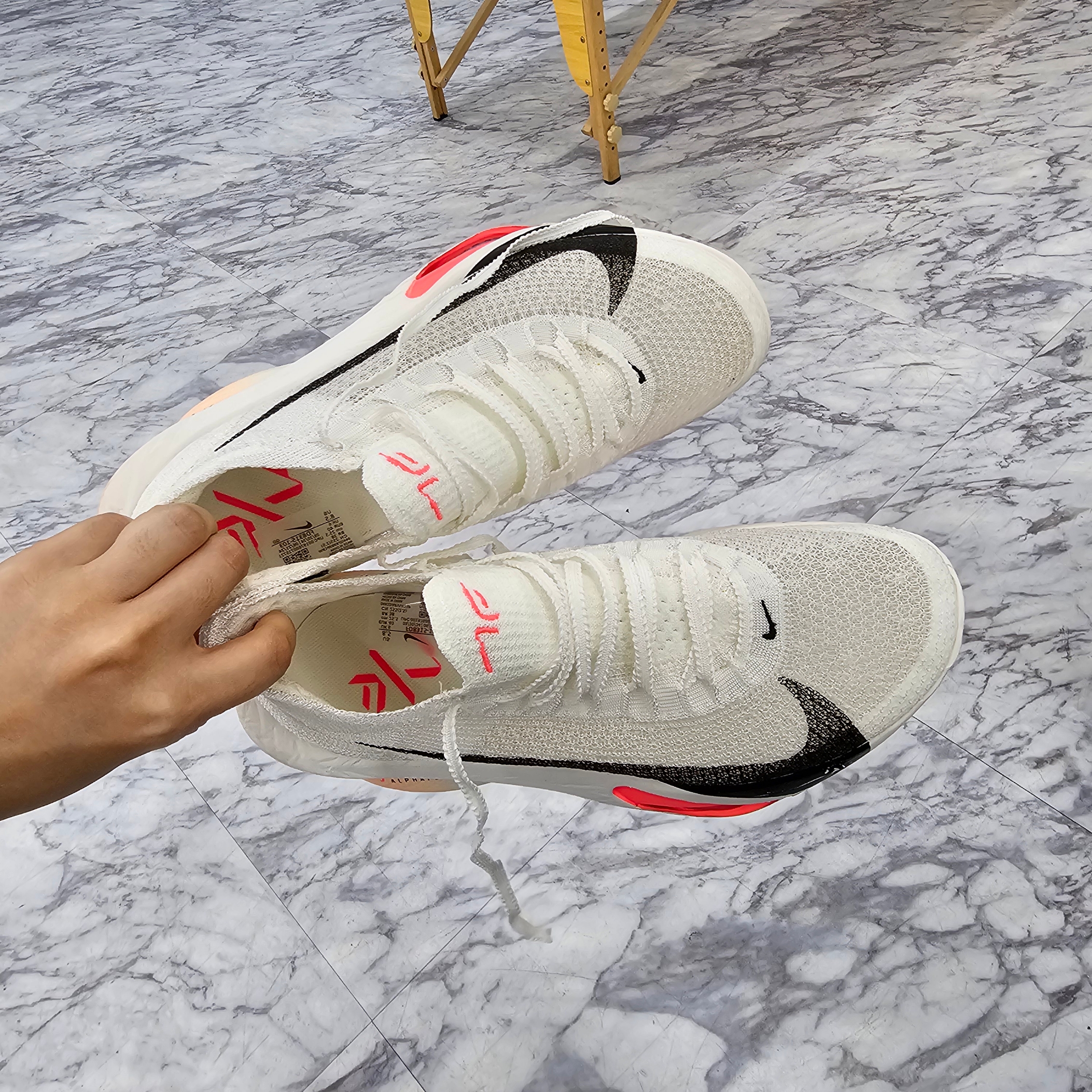 (W) Nike Air Zoom Alphafly Next% 3 Sail Crimson Tint 착용 스타일 - 2