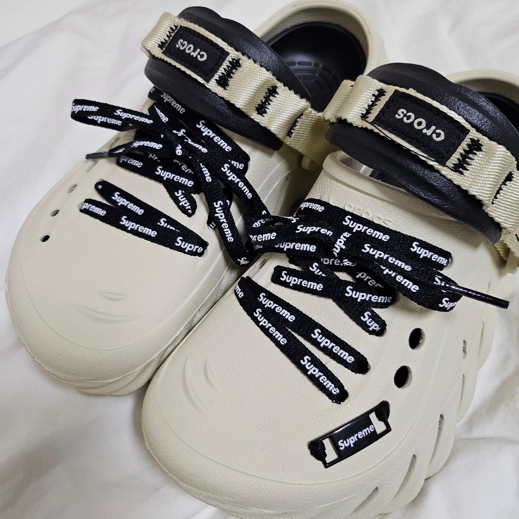 Crocs Echo Clog Bone Black 착용 스타일