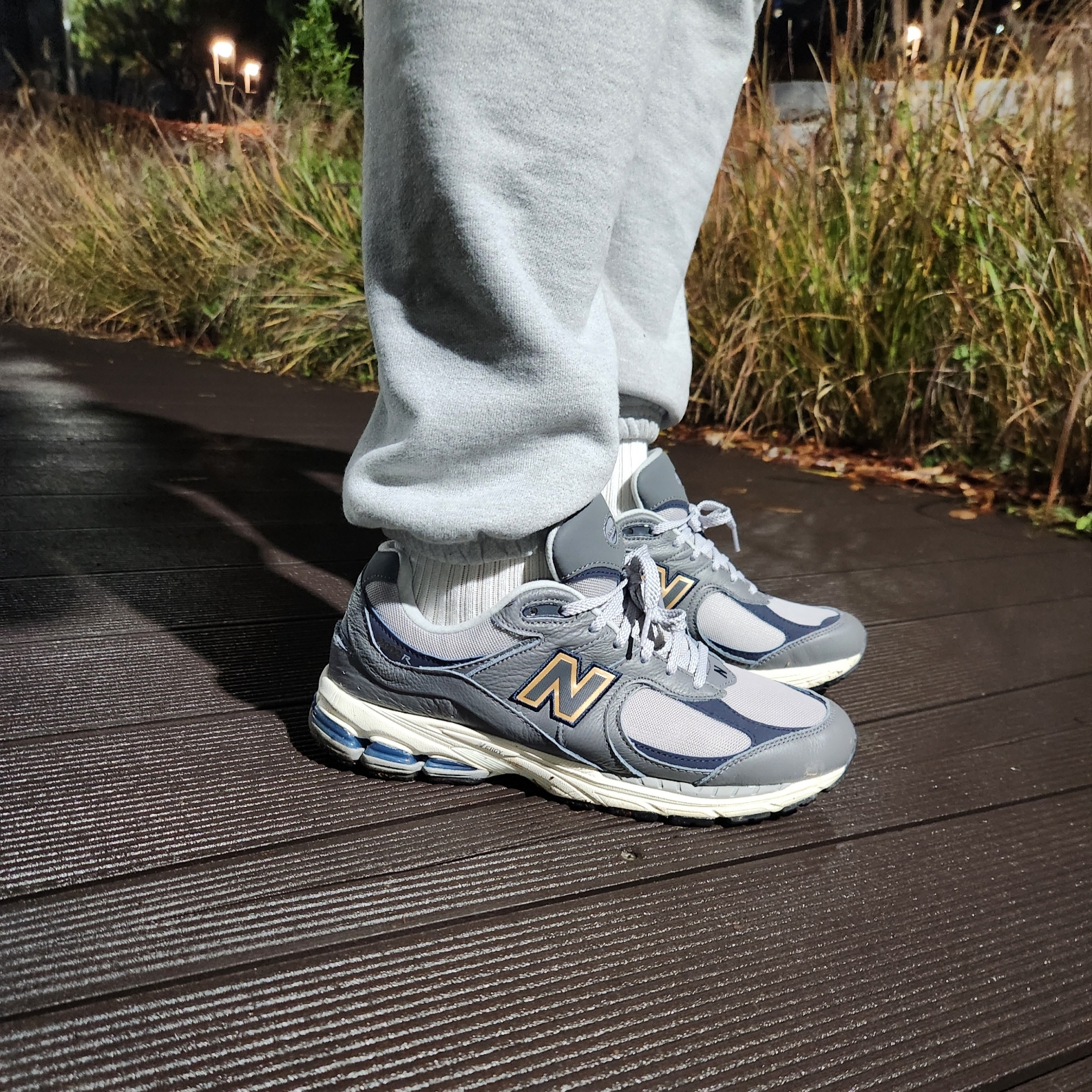 New Balance 2002R Castlerock Eclipse 착용 스타일 - 4