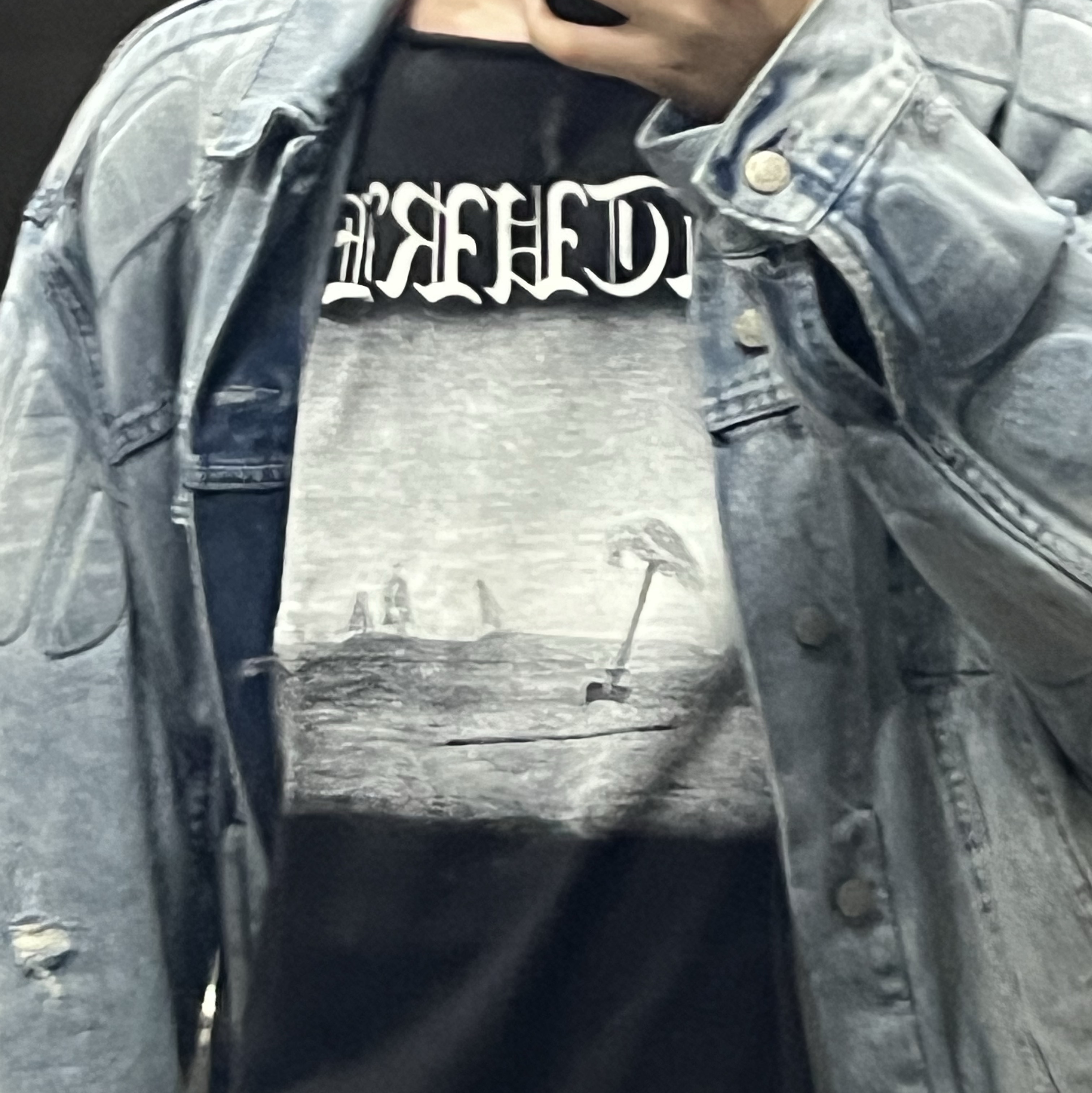 Yeezy Gap Engineered By Balenciaga Padded Denim Jacket Blue, Yeezy Vultures Long T-Shirt Black 착용 스타일 - 2