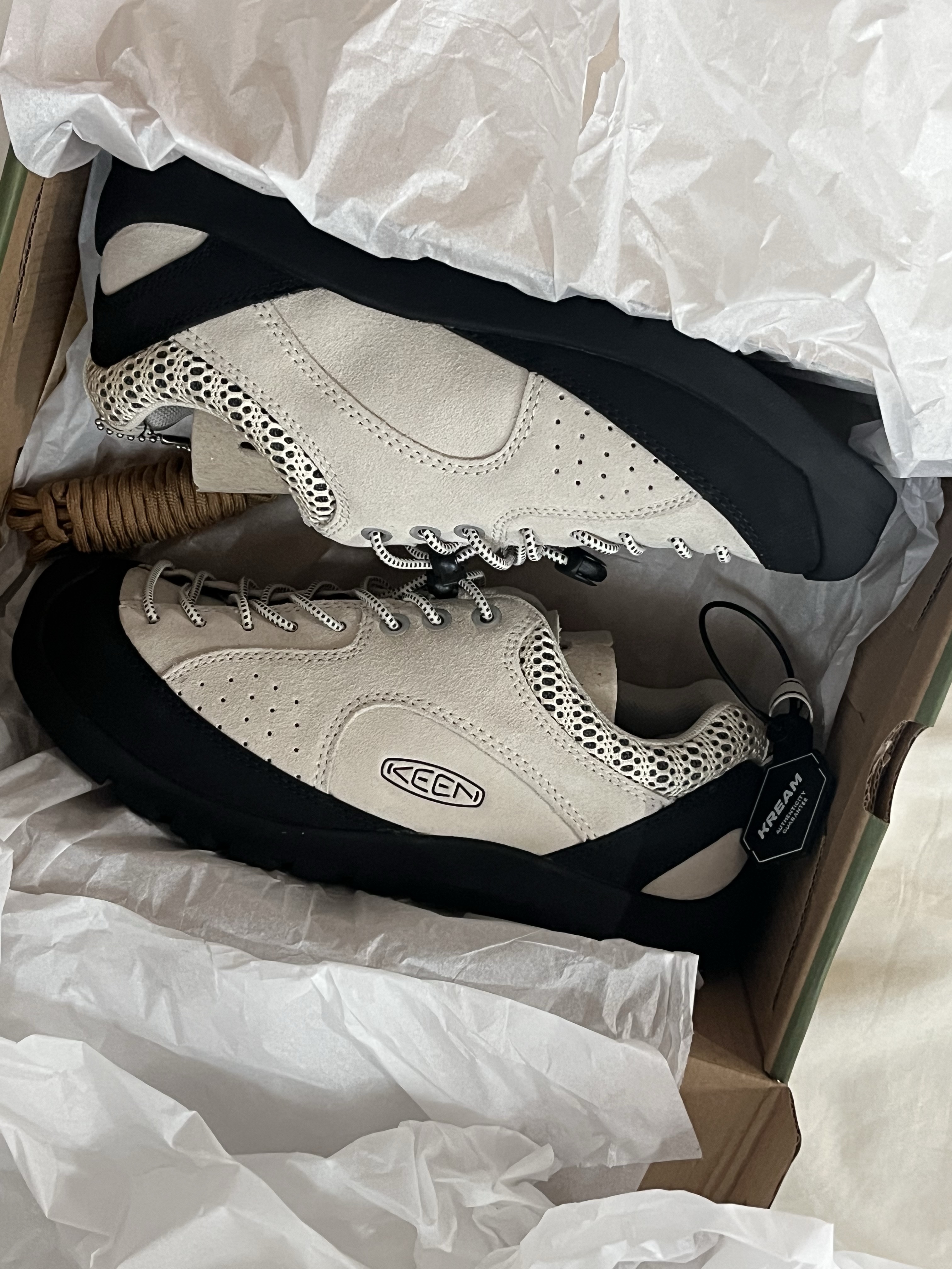 (W) Keen Jasper Rocks SP Sneaker Birch Black 착용 스타일 - 2