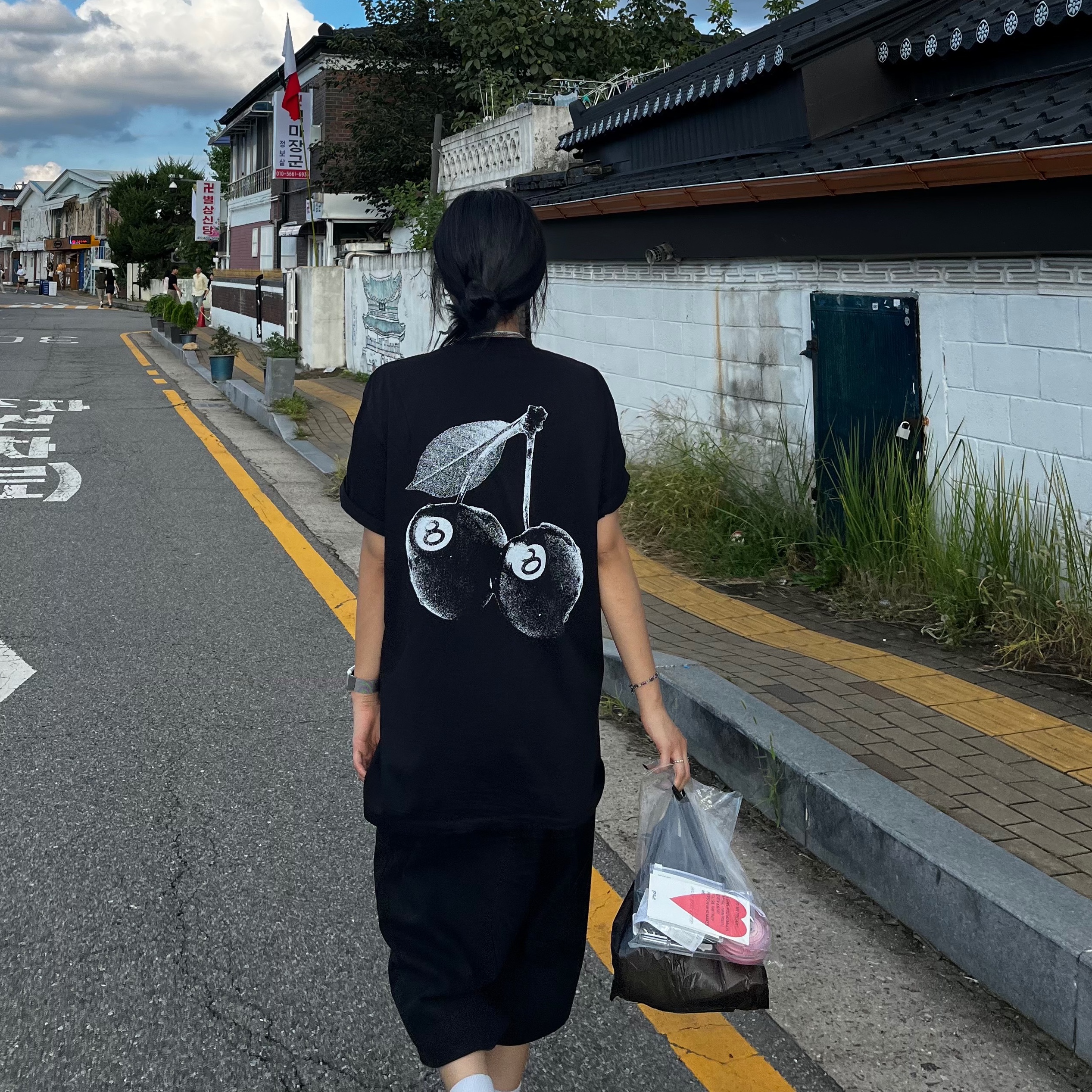Stussy Cherries T-Shirt Black 착용 스타일