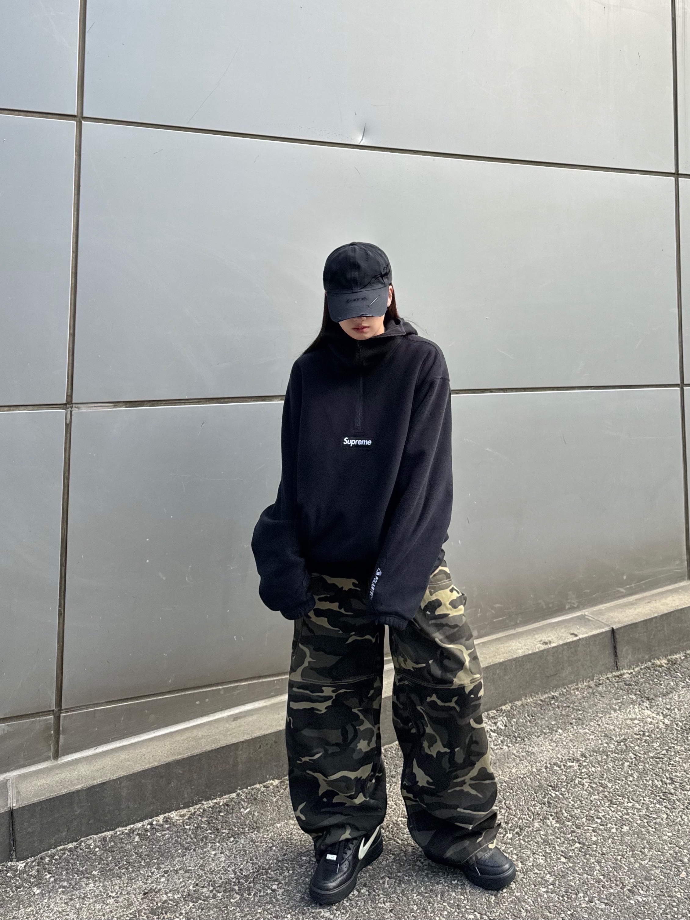 Supreme Polartec Facemask Half Zip Hooded Sweatshirt Black - 23FW, Nike x Ambush Air Force 1 Low SP Black 착용 스타일 - 2