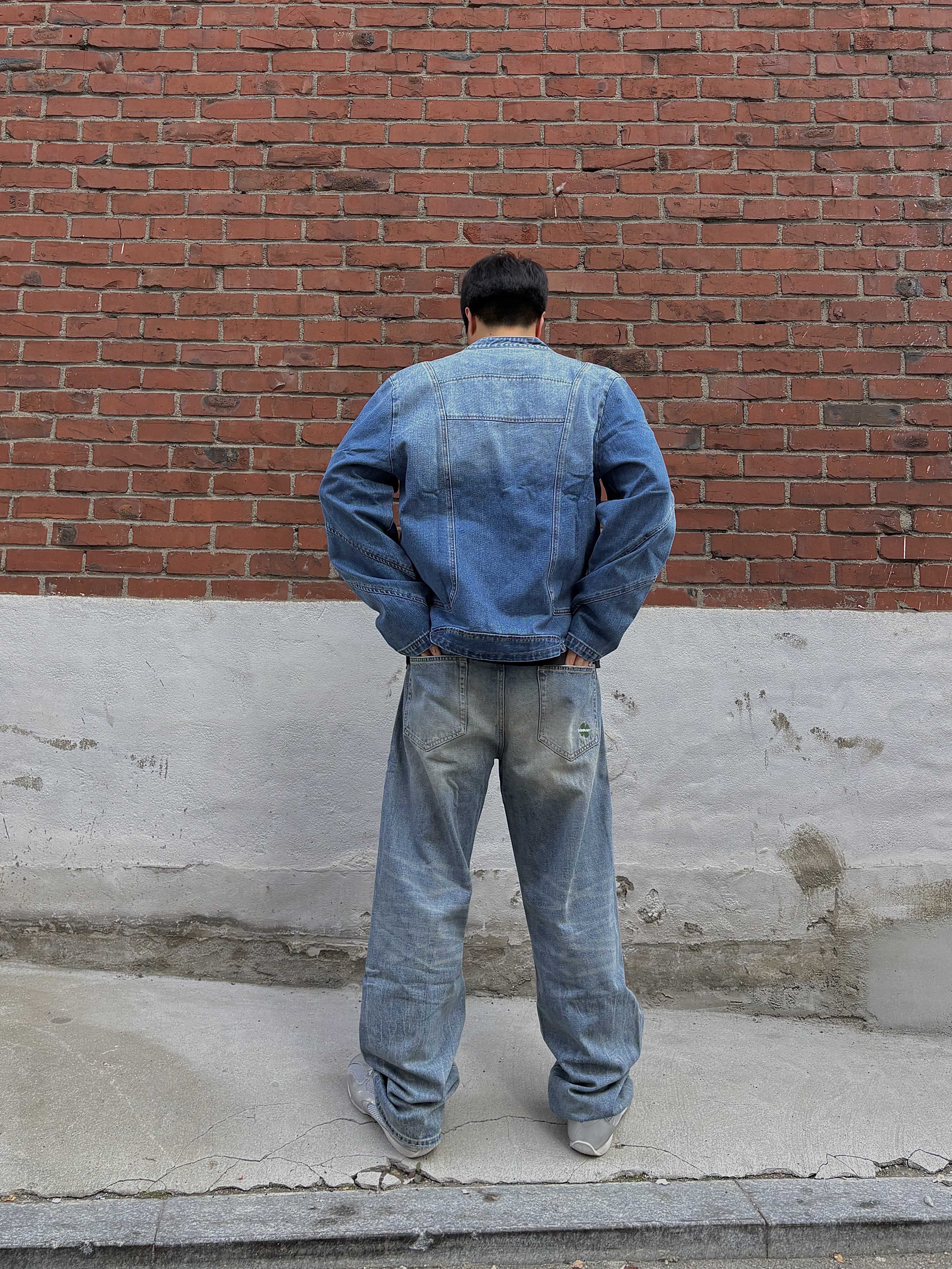 Dominant Clover Washing Denim Pants Blue, Dominant Curved Biker Denim Jacket Blue 착용 스타일 - 2