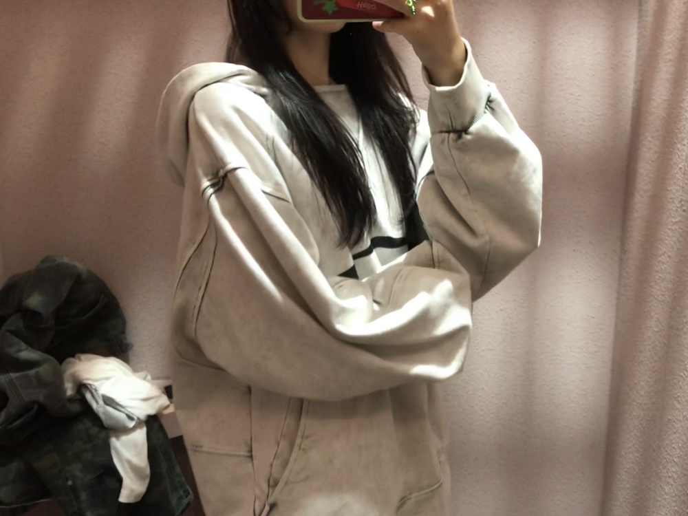 (W) Mischief Bleached Pullover Hoodie Bleached Khaki 착용 스타일