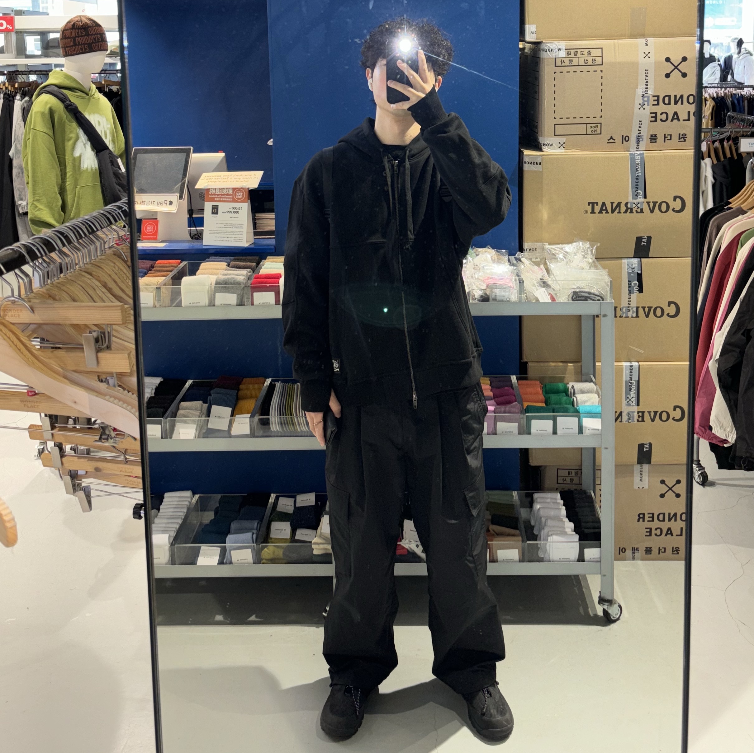 ETCE Prototype Finger Hole Hood Zip-Up Black 착용 스타일 - 2