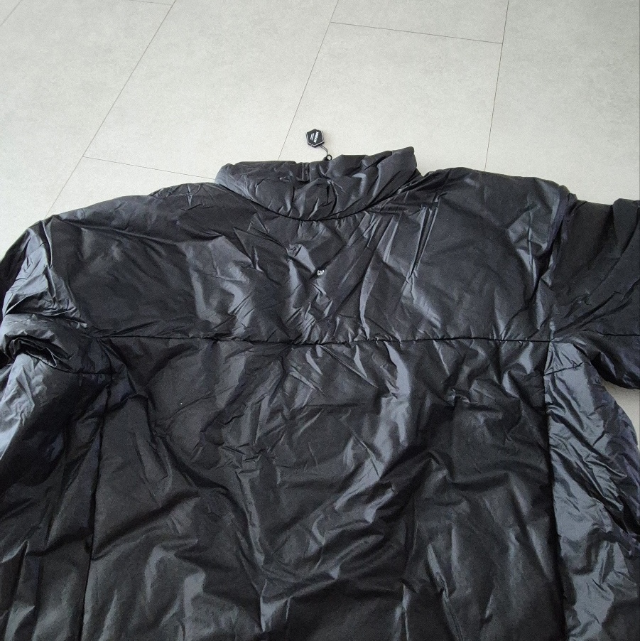 Yeezy Gap Engineered By Balenciaga Mock Neck Pullover Puffer Black 착용 스타일