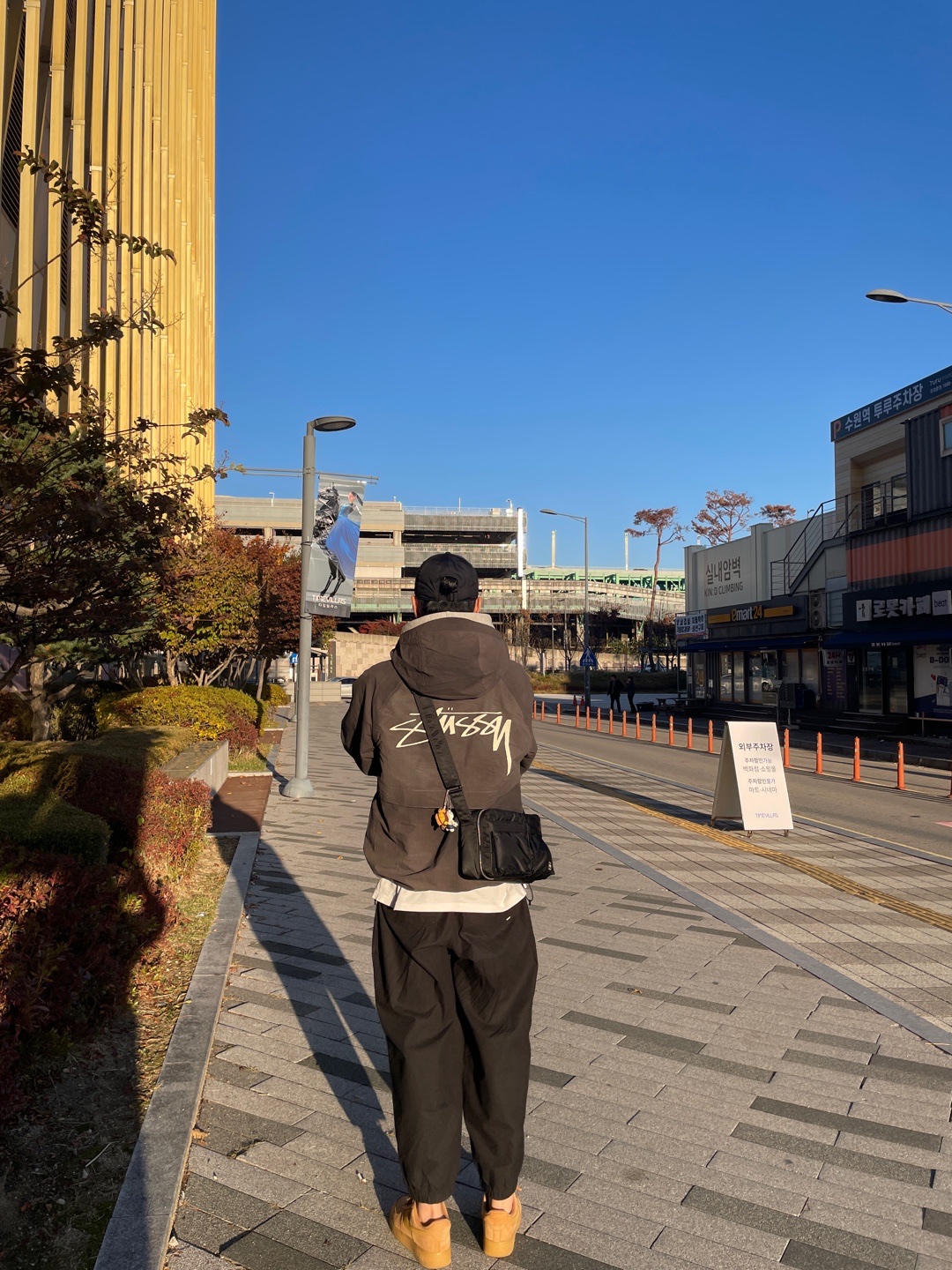 Stussy Wave Dye Beach Shell Jacket Black, Porter Tanker Shoulder Bag S Black 착용 스타일