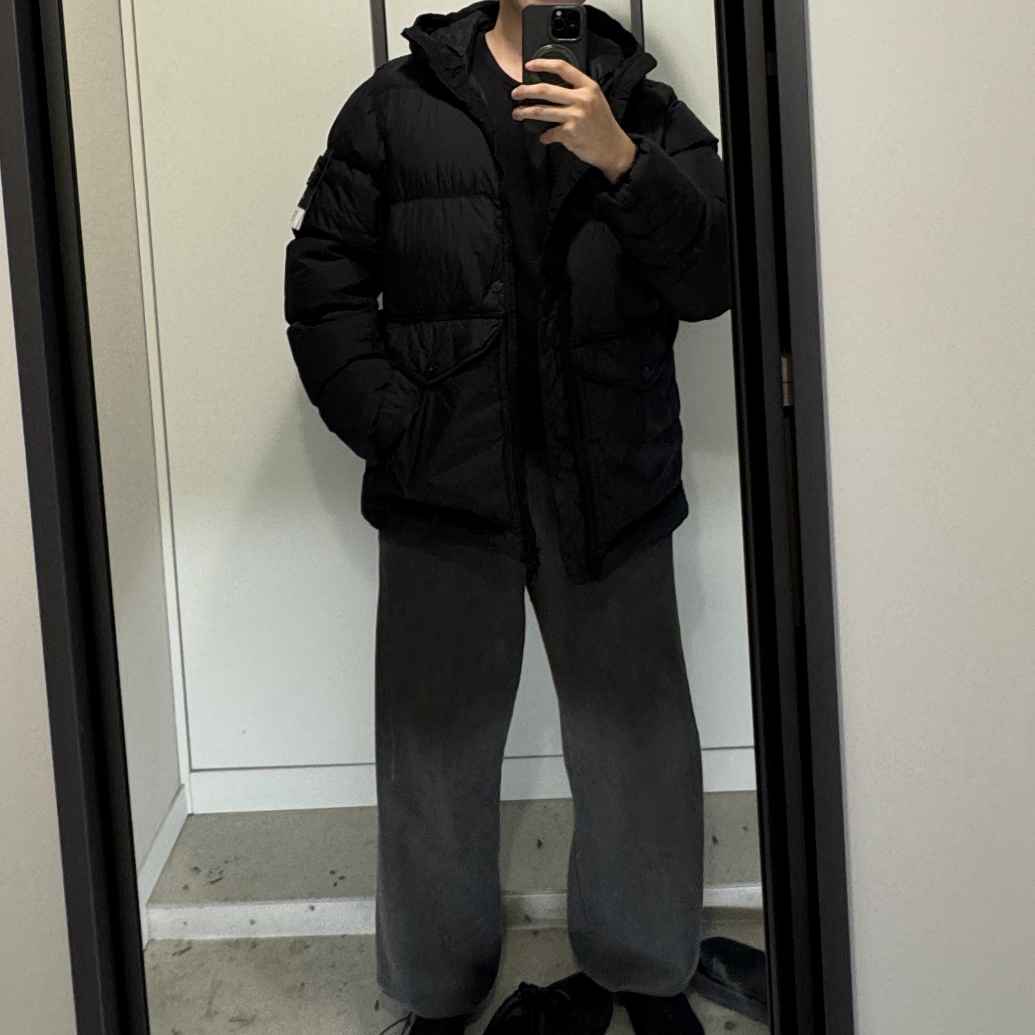 Stone Island 40723 Crinkle Reps Hooded Down Jacket Black - 24FW 착용 스타일