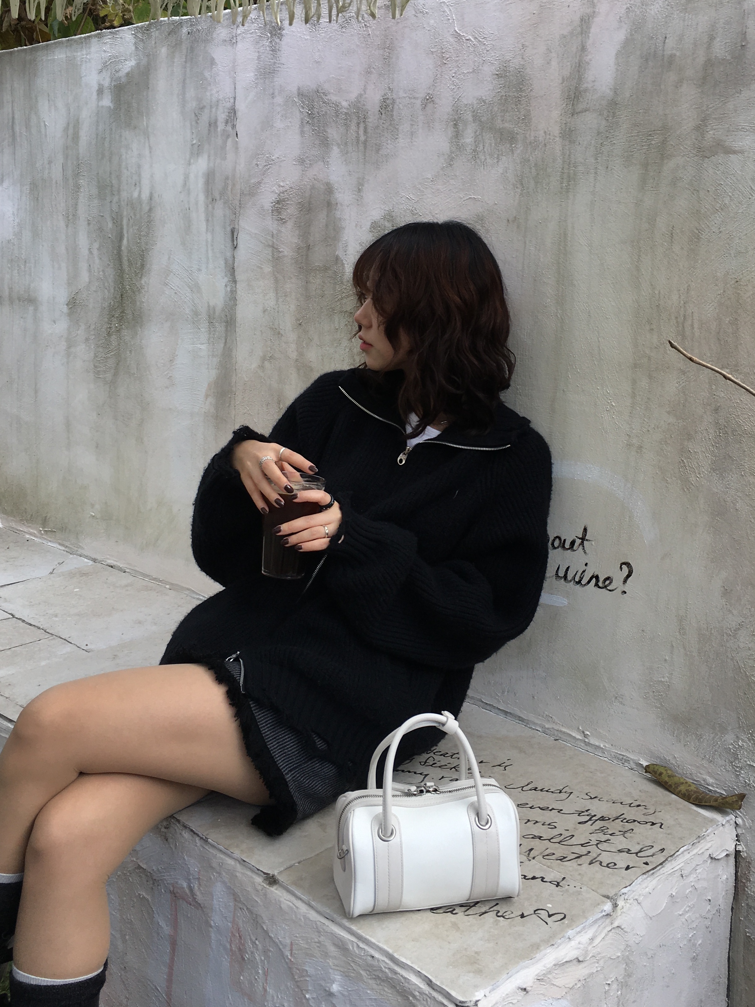 APOA Rueda Mini Bag Off White 착용 스타일 - 2