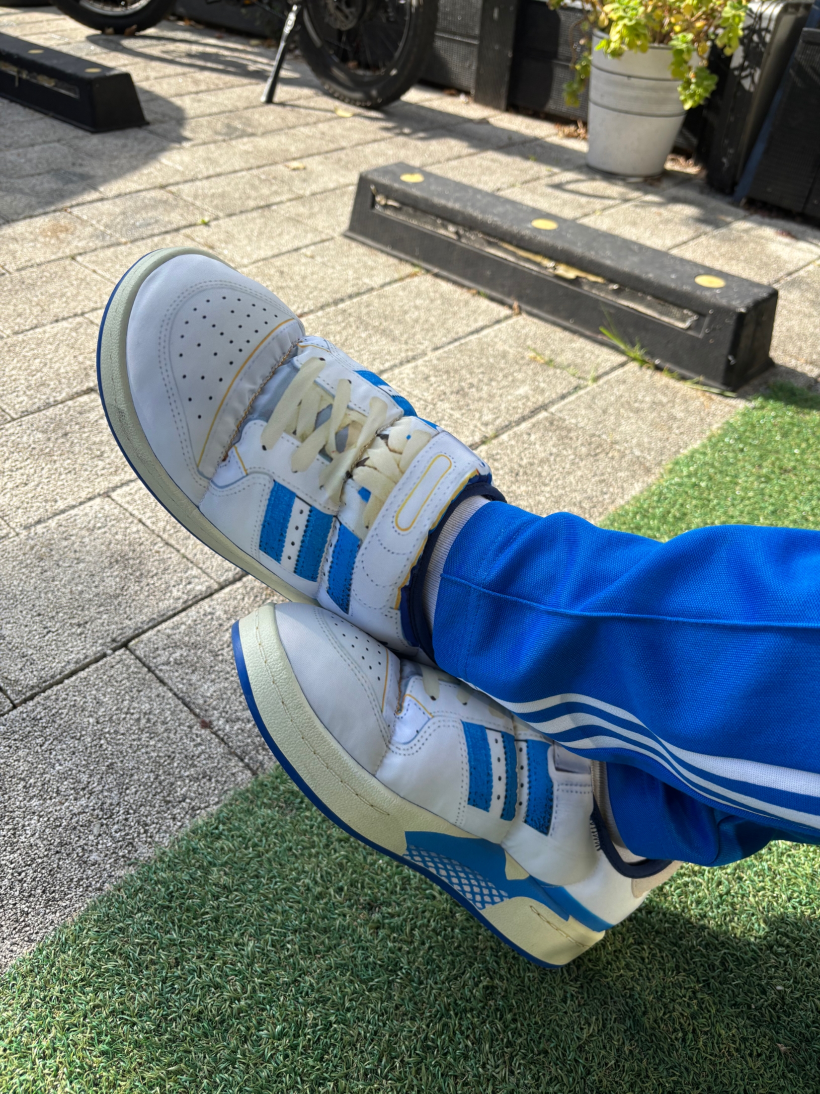 Adidas Puffylette Forum 84 Cloud White 착용 스타일 - 1