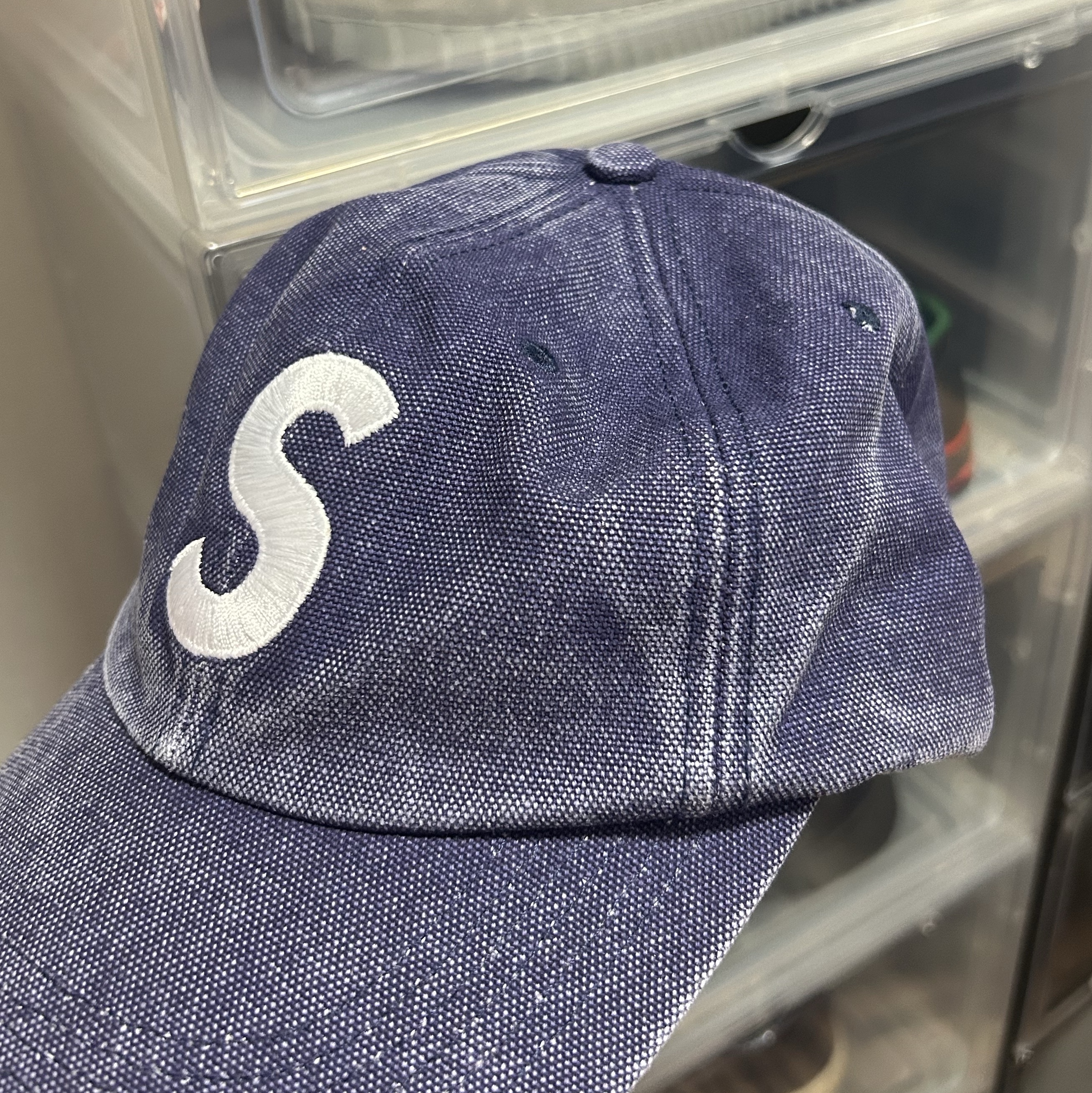 Supreme Pigment S Logo 6-Panel Navy - 24FW 착용 스타일