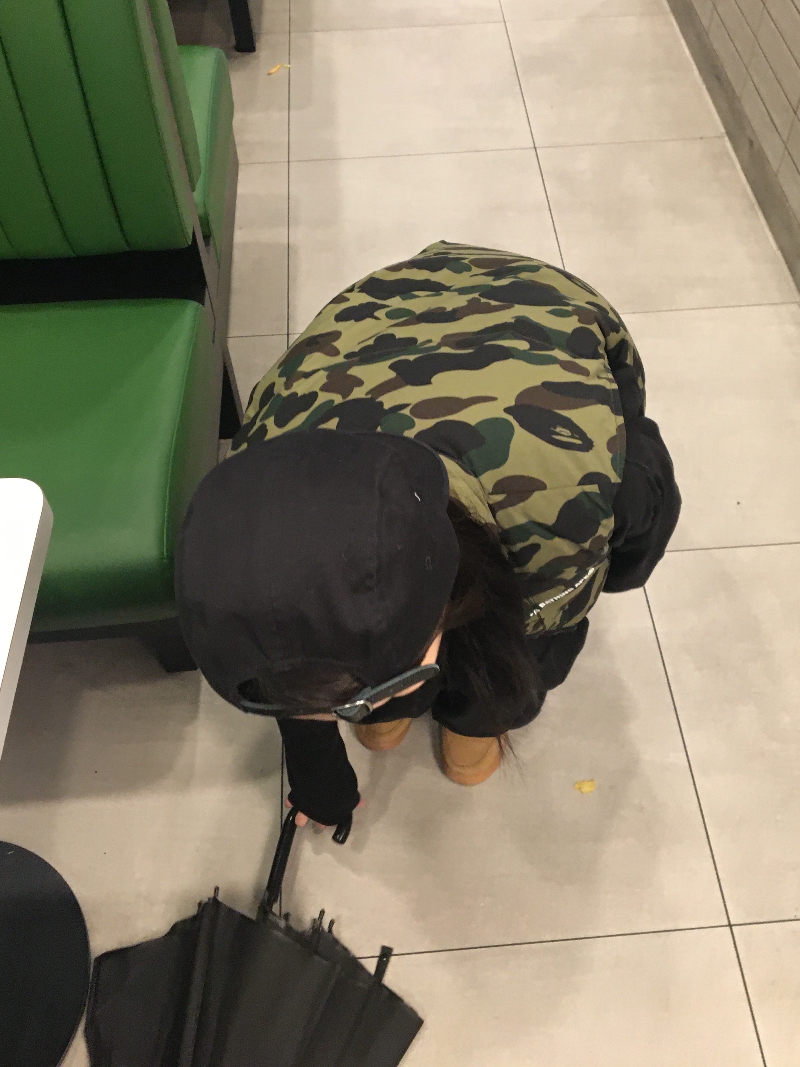 BAPE 1st Camo Reversible Down Vest Green, Nike Air Force 1 '07 WB Flax 착용 스타일 - 3