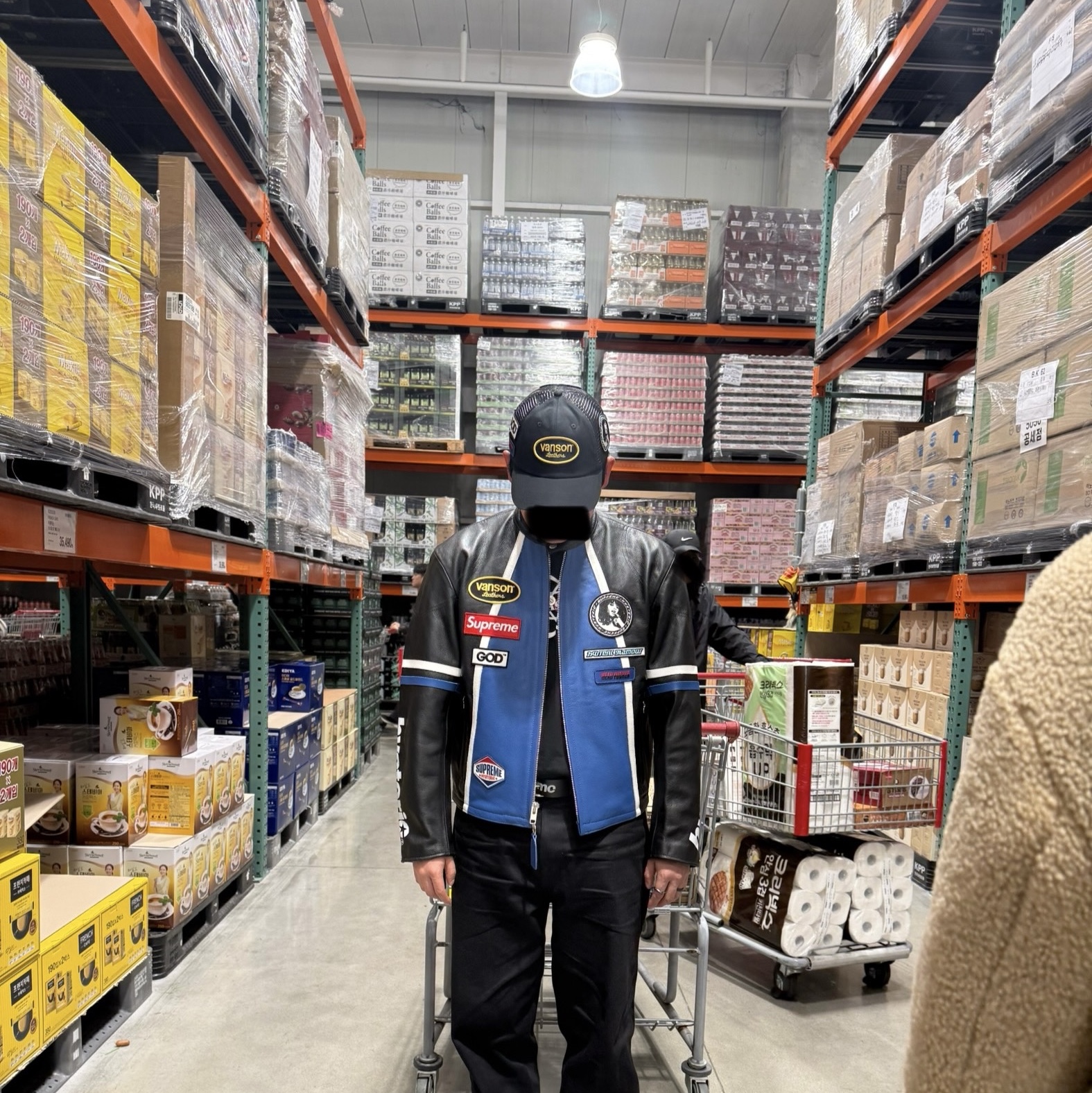 Supreme x Hysteric Glamour Vanson Leathers Jacket Black - 24FW, Supreme x Hysteric Glamour x Vanson Leathers Mesh Back 6-Panel Black - 24FW 착용 스타일 - 1