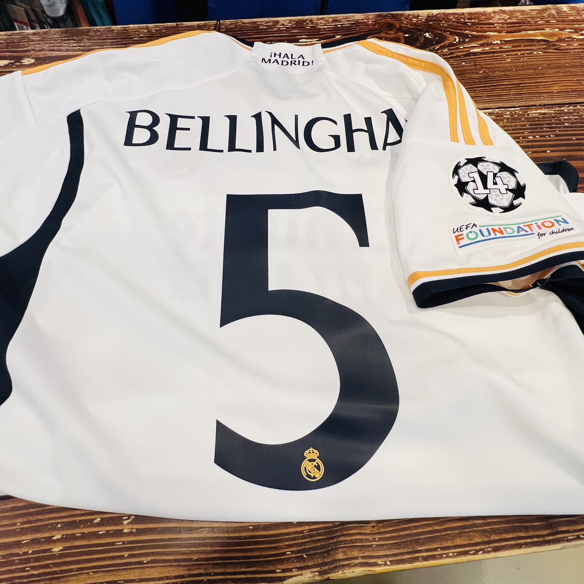 Adidas Real Madrid 2023/24 Home Jersey White - US Sizing (Non Marking Ver.) 착용 스타일 - 3