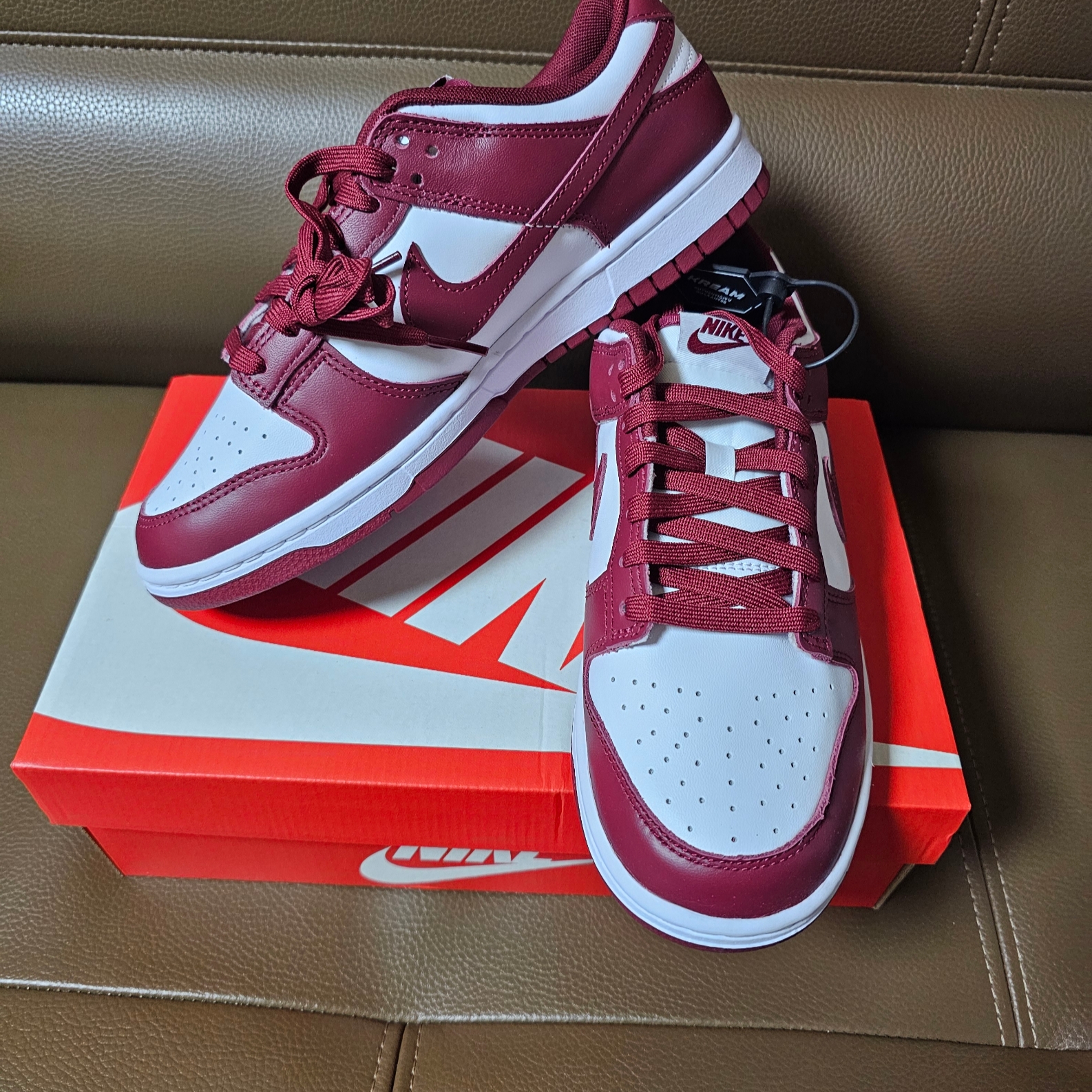 Nike Dunk Low Retro Team Red 착용 스타일 - 2