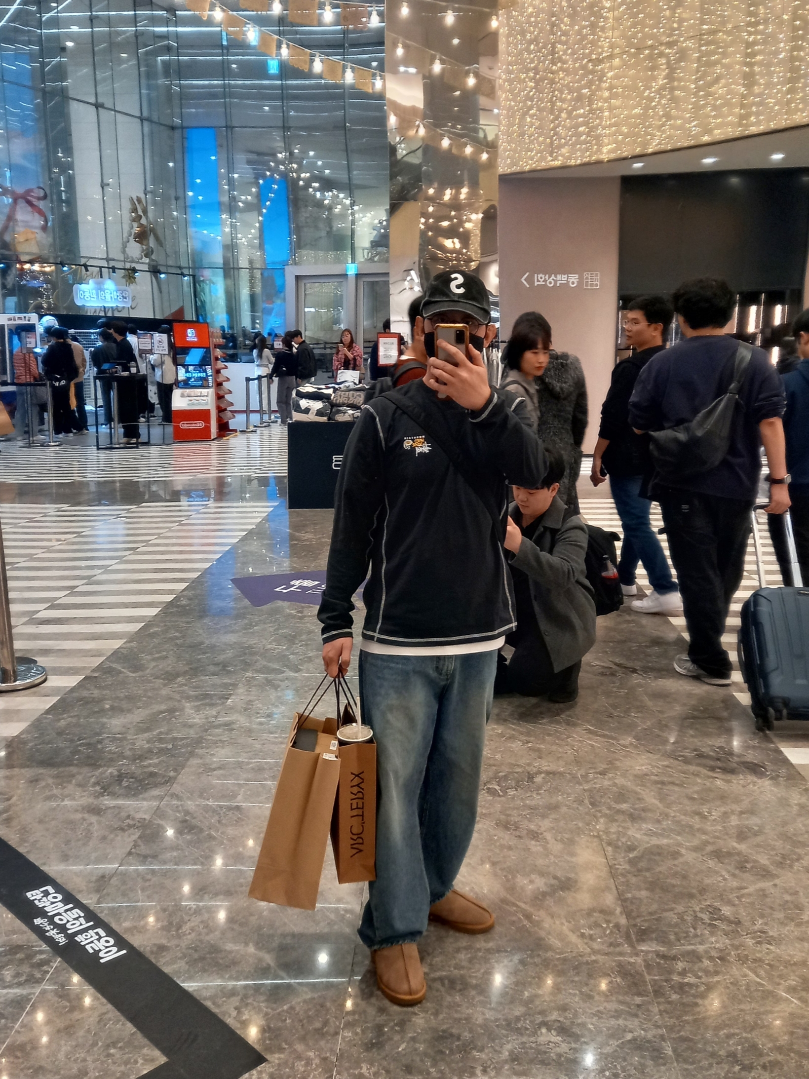 Supreme Pigment S Logo 6-Panel Black - 24FW, UGG Tasman Slipper Chestnut 착용 스타일 - 3