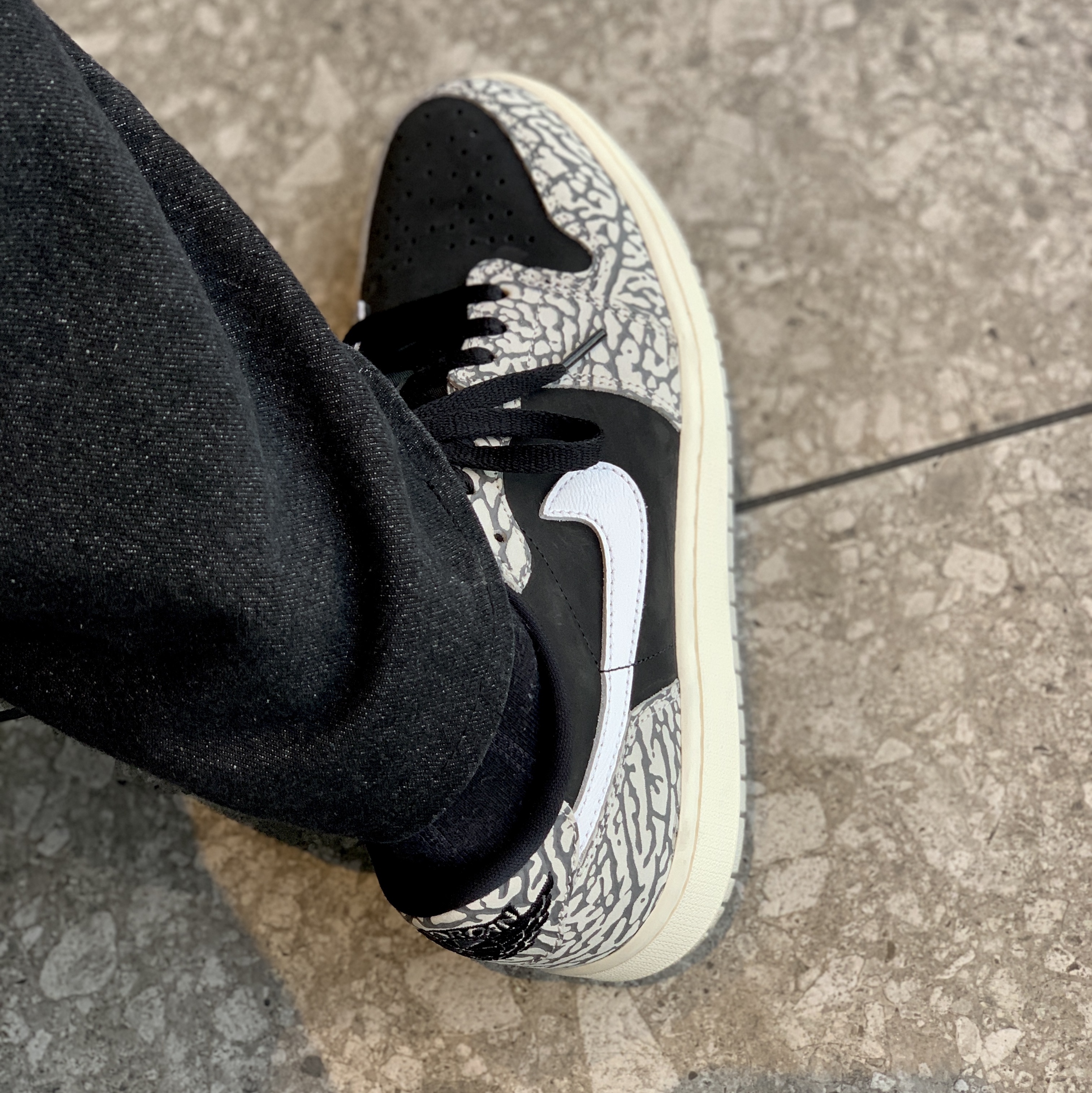 Jordan 1 Retro Low OG Black Cement 착용 스타일
