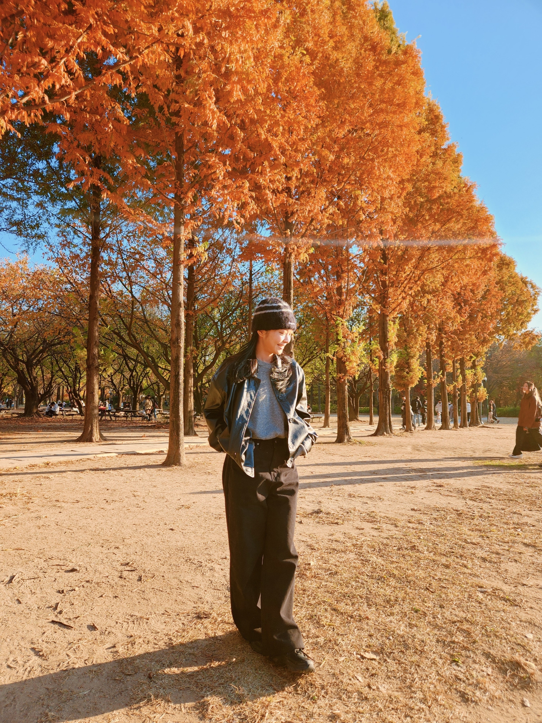 Supreme Brushed Stripe Beanie Black - 24FW, Nike Zoom Vomero 5 SP Black 착용 스타일 - 3