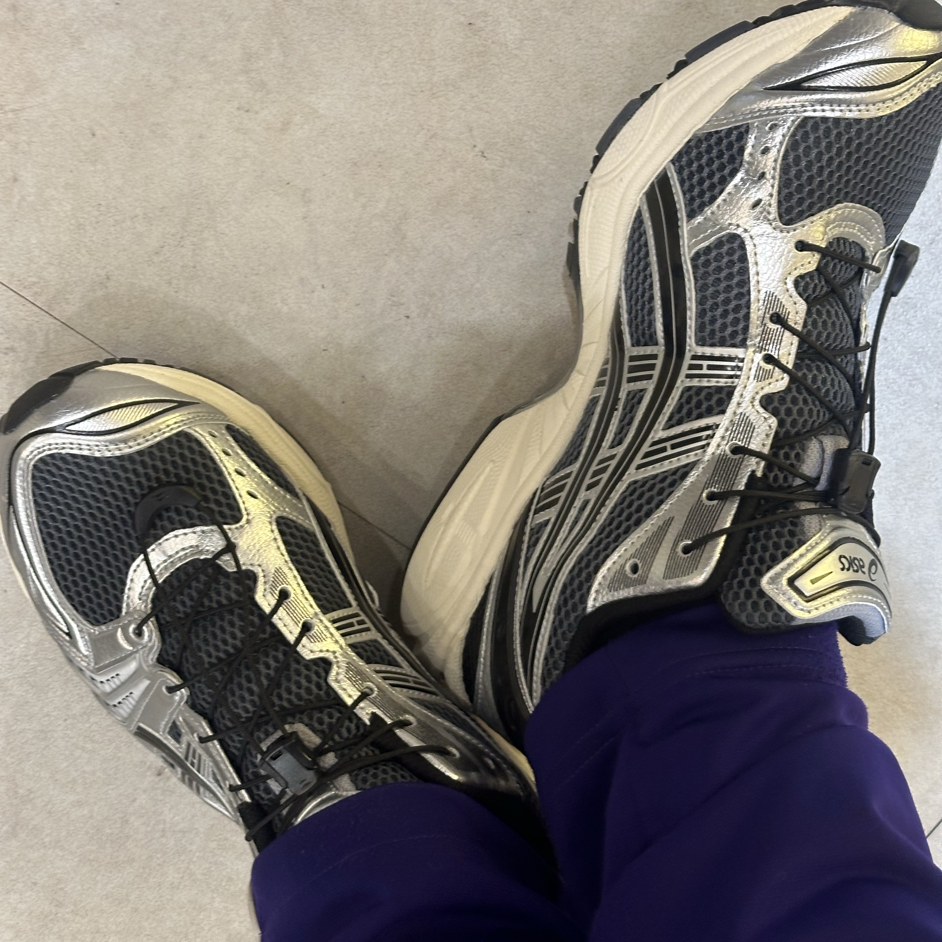 Asics Unlimited Gel-Kayano 14 Carrier Grey Black 착용 스타일