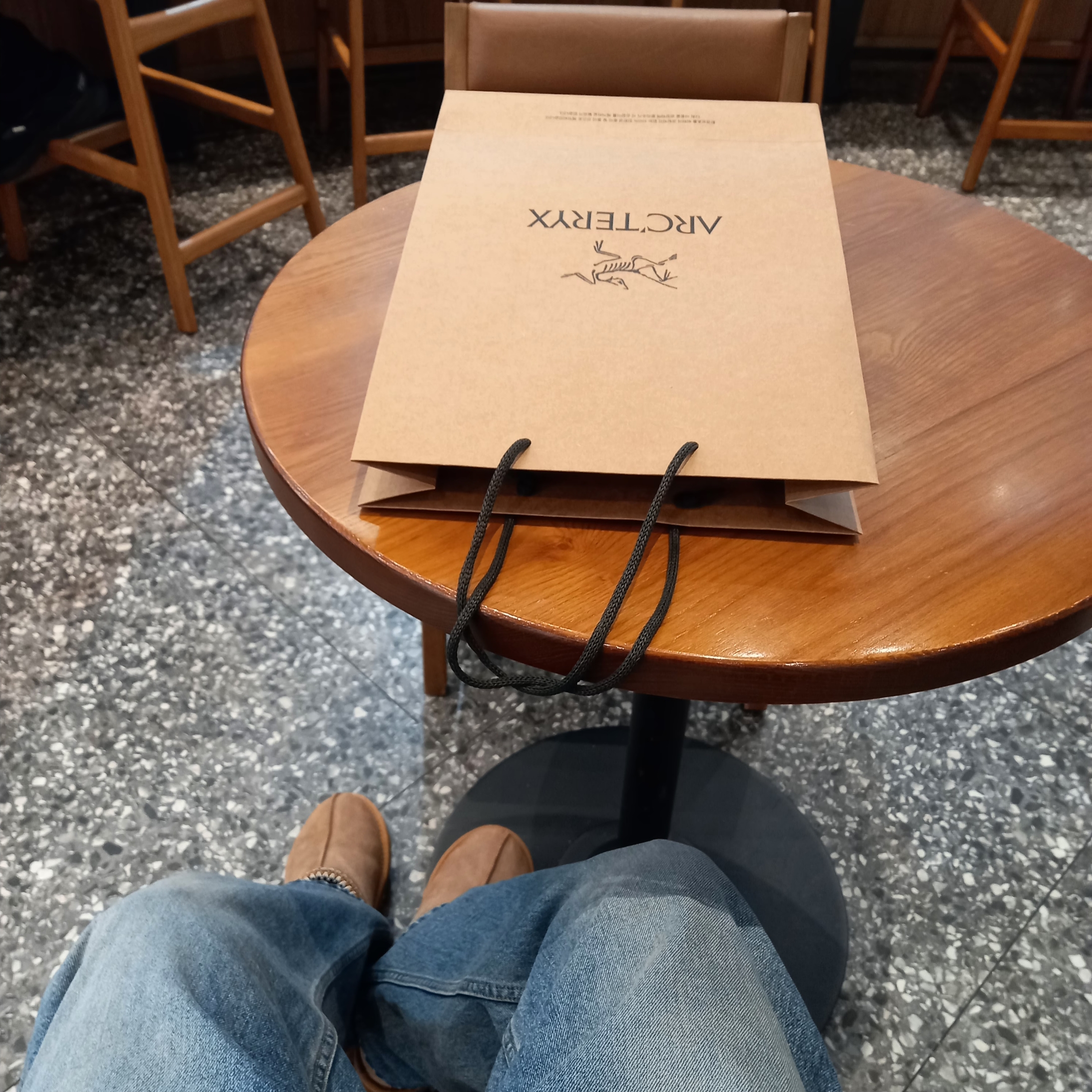 UGG Tasman Slipper Chestnut 착용 스타일 - 2