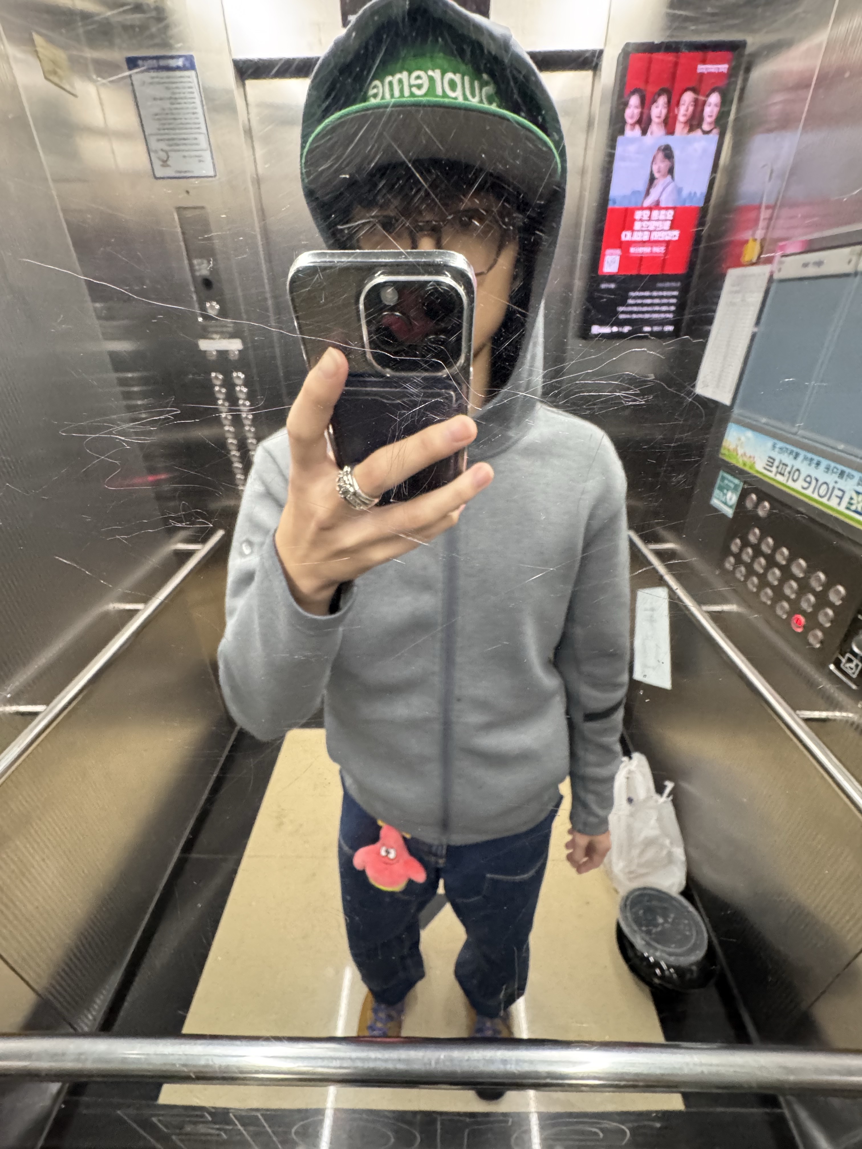 Carhartt WIP Fairfield Denim Double Knee Pants Blue Stone Washed, Supreme x New Era Jerseys Box Logo Green - 24FW 착용 스타일 - 2