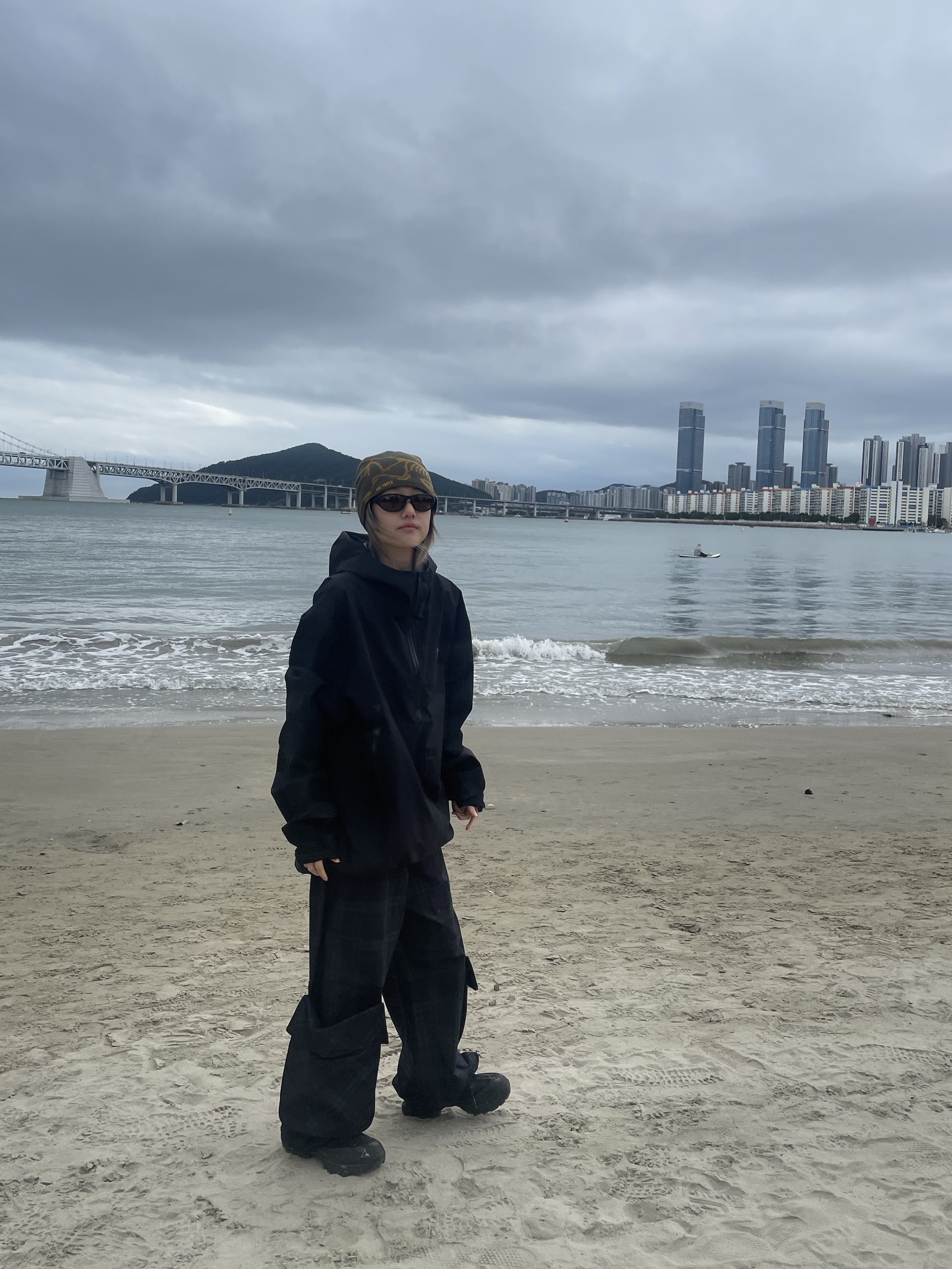 Arc'teryx Beta Jacket Black, Roa Hiking Teri Black 착용 스타일 - 2