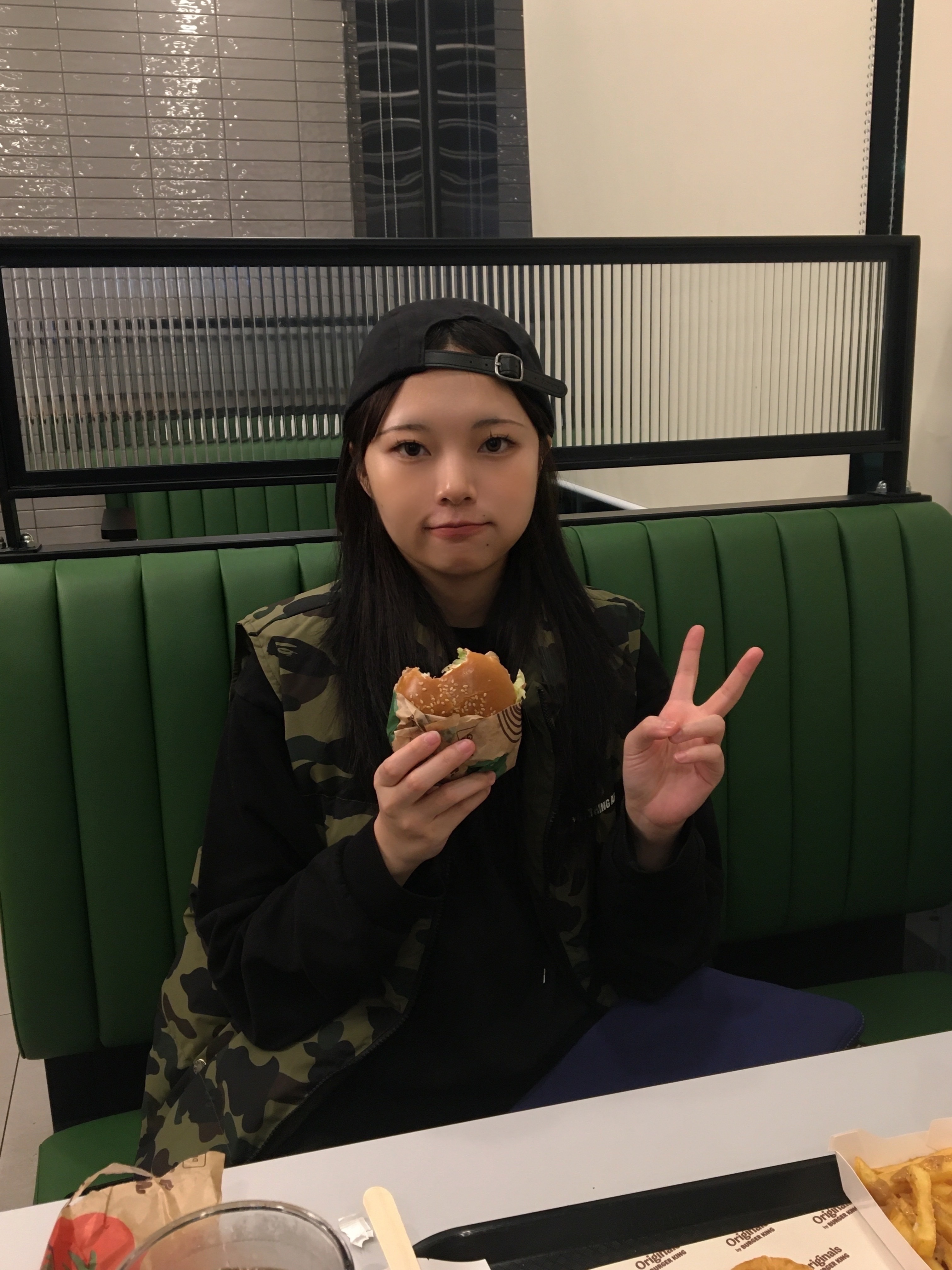BAPE 1st Camo Reversible Down Vest Green, Nike Air Force 1 '07 WB Flax 착용 스타일 - 1