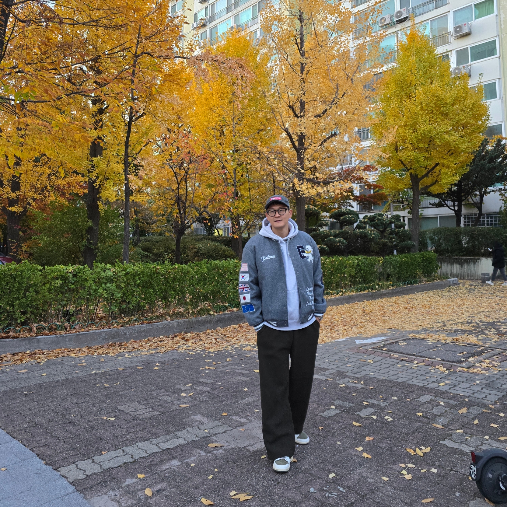 Palace x Gap Varsity Jacket Grey - 24SS, Supreme Corduroy Camp Cap Grey - 23FW 착용 스타일 - 2