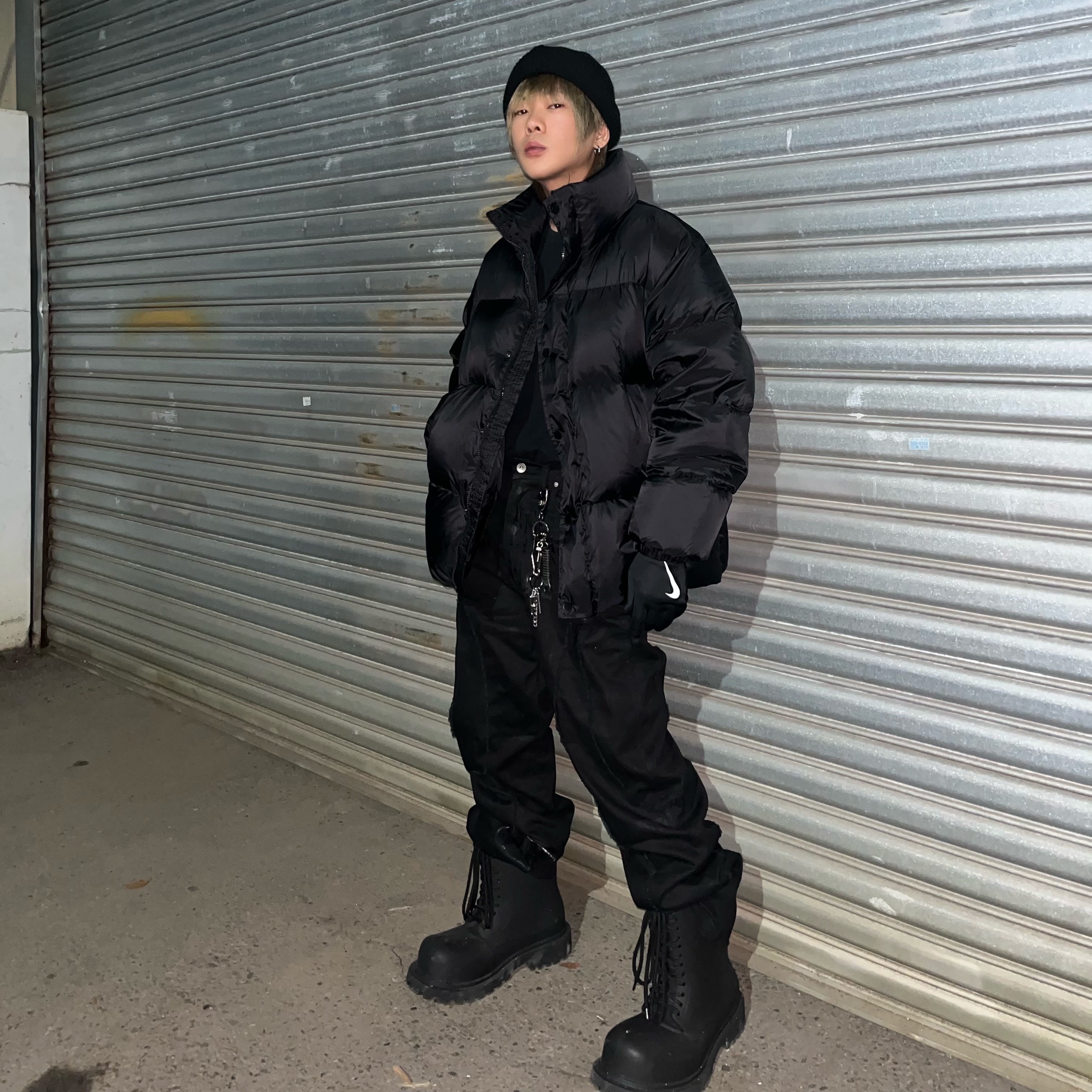 Balenciaga XL Army Boots Full Eva Black, Nike Therma-Fit Academy Football Gloves Black 착용 스타일 - 3