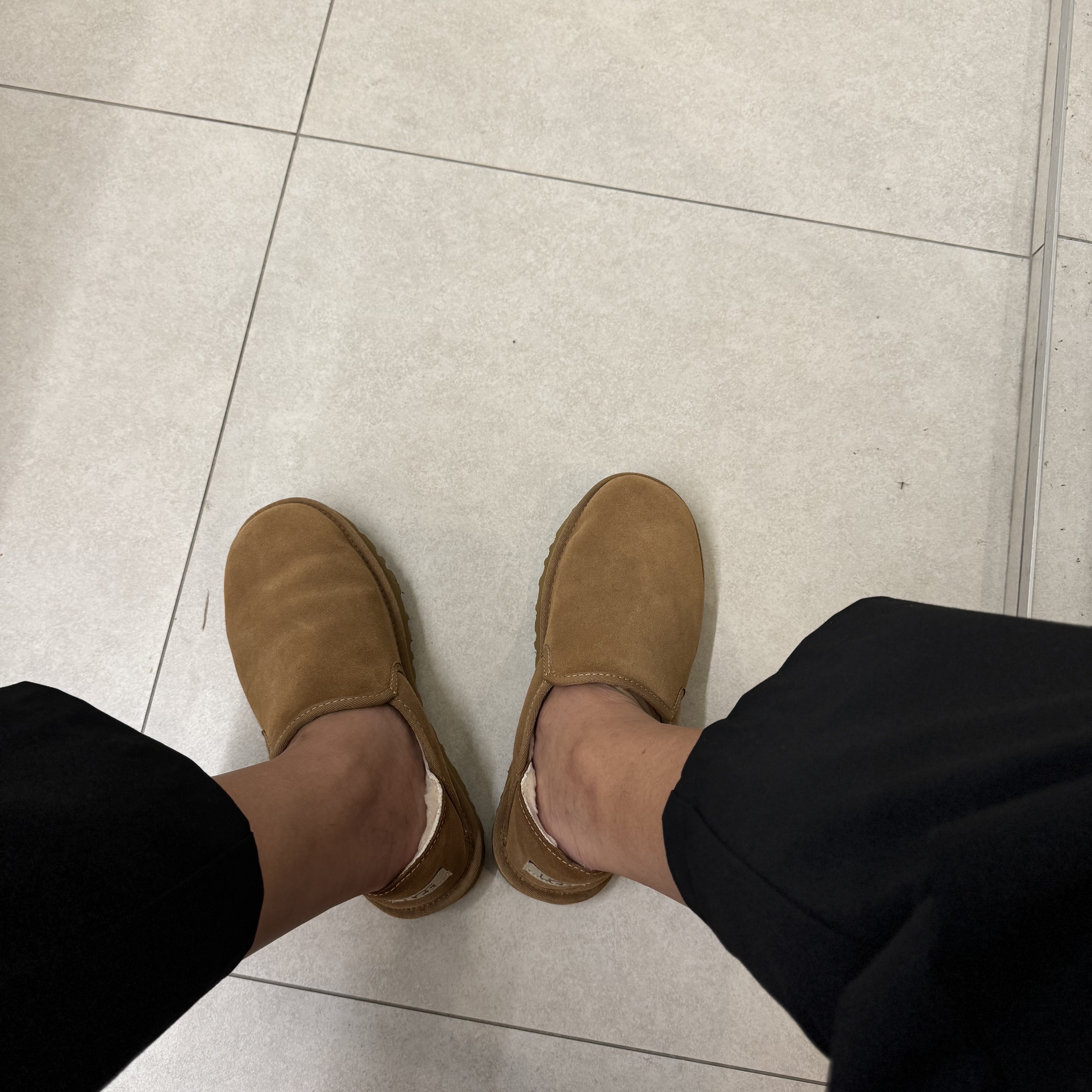 UGG Kenton Slipper Chestnut, (W) UGG Tazz Braid Hardwood 착용 스타일 - 3