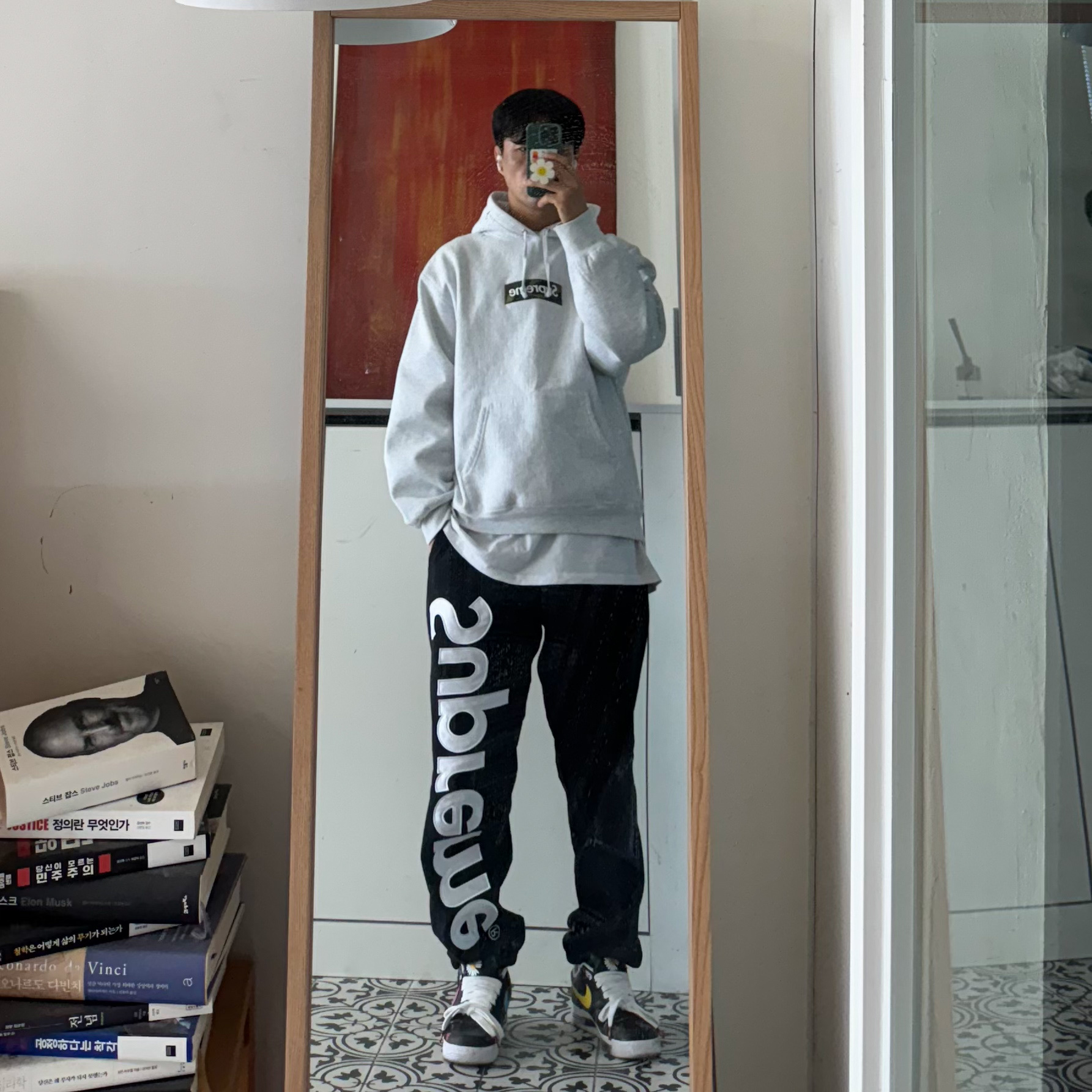 Supreme Box Logo Hooded Sweatshirt Ash Grey - 23FW, Supreme Satin Applique Sweatpants Black - 24FW 착용 스타일