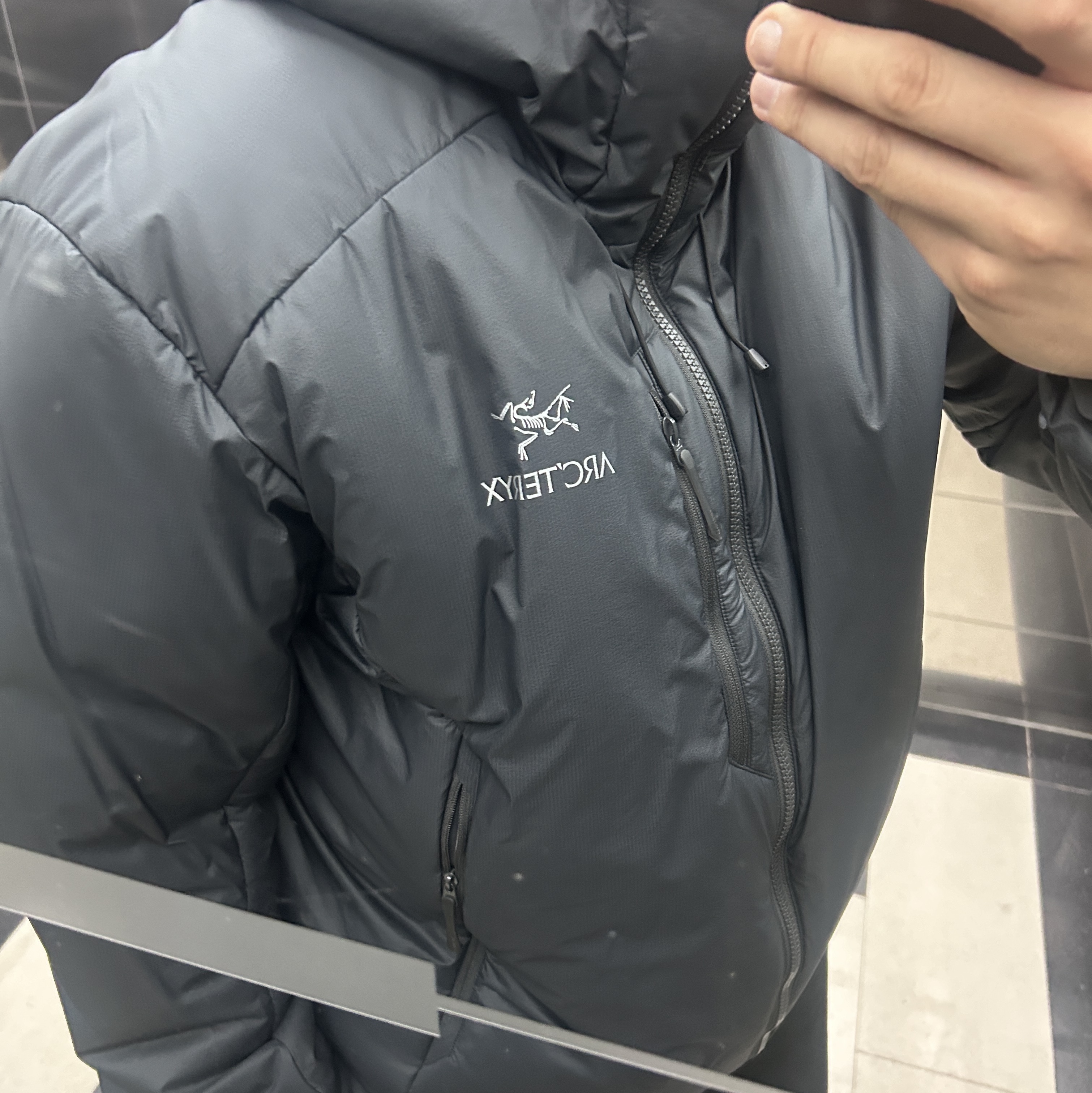 Arc'teryx Nuclei SV Parka Graphite 착용 스타일