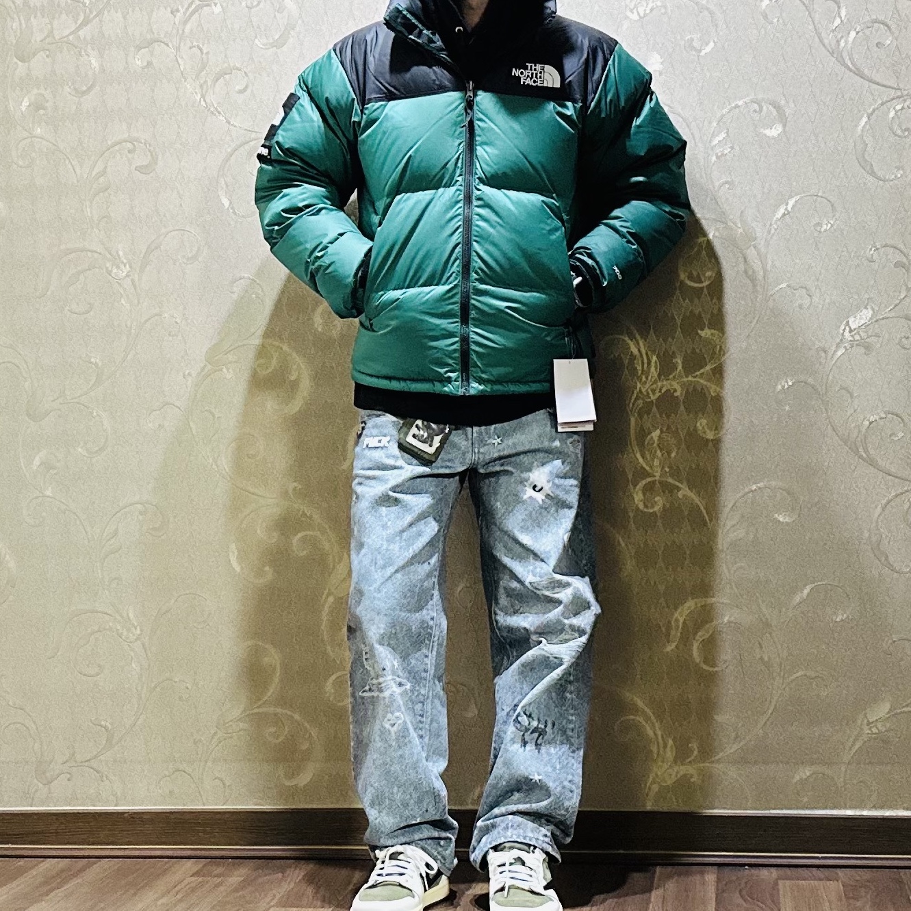 Supreme x The North Face Nuptse Jacket Green - 24FW, Supreme HJR Trompe L'oeil Loose Fit Jean Blue - 24FW 착용 스타일 - 4