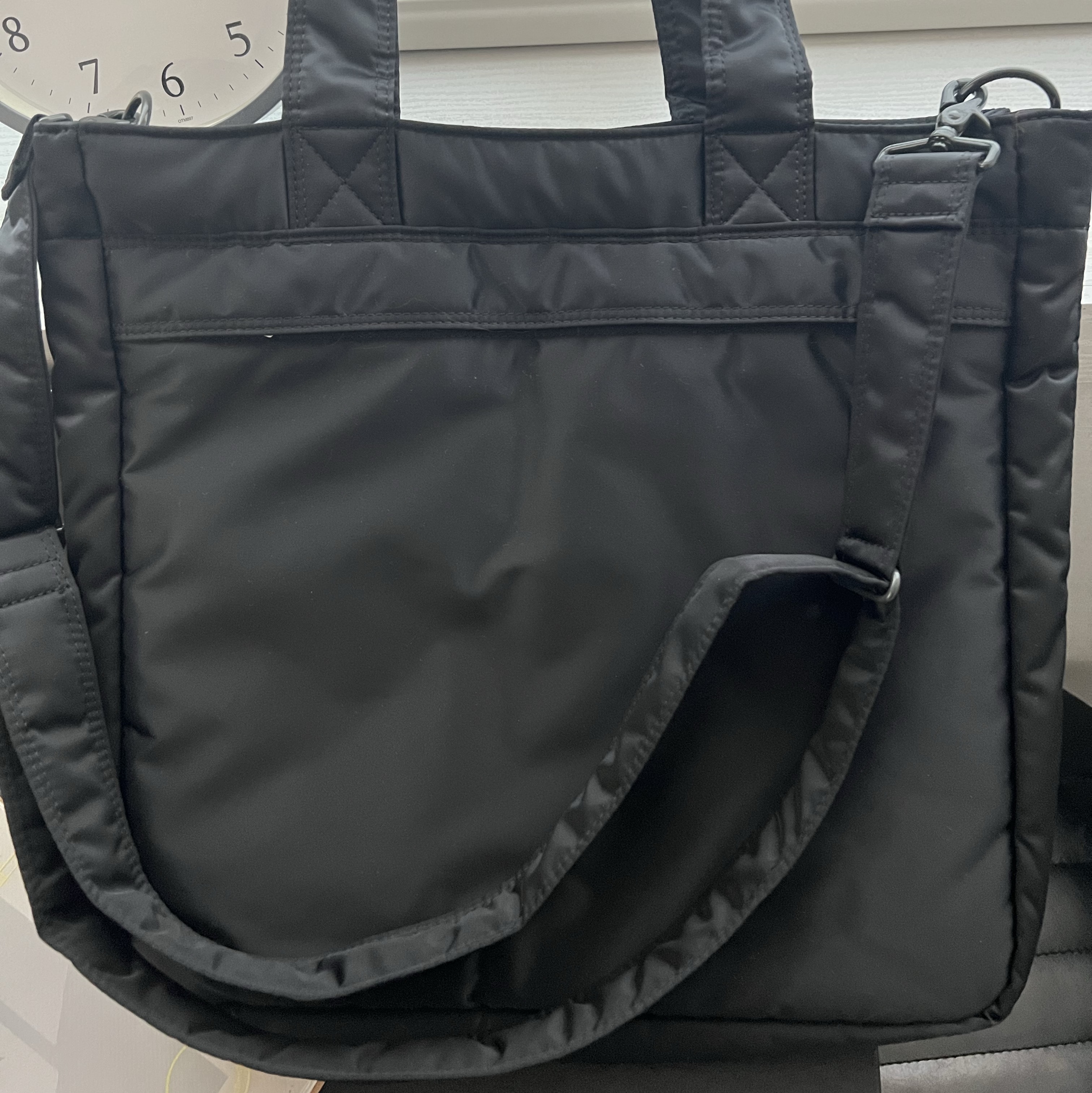 Porter Tanker 2Way Tote Bag Black 착용 스타일 - 2