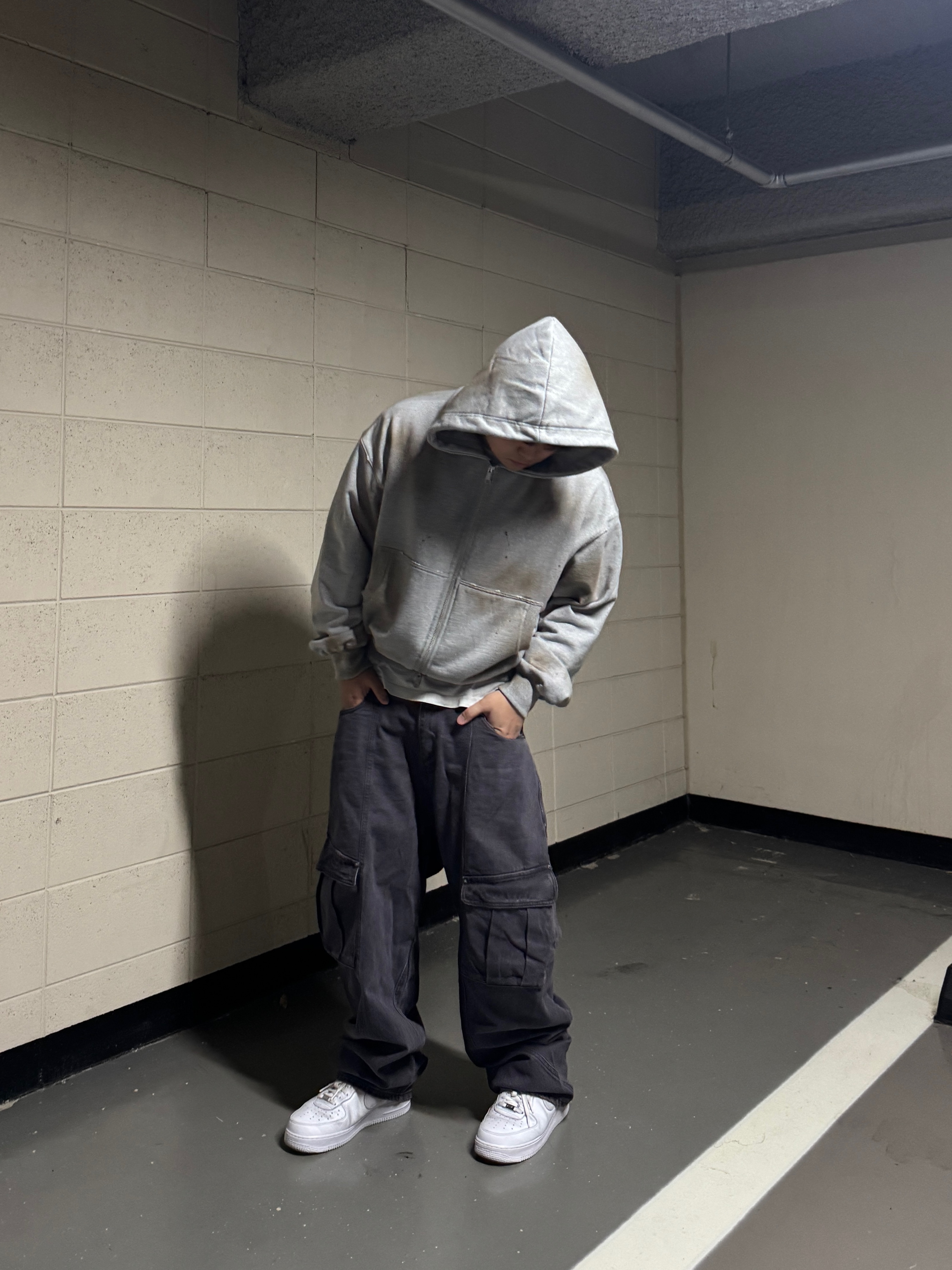 [KREAM 단독] Ballute Curved Cargo Cutting Line Pants 착용 스타일 - 2