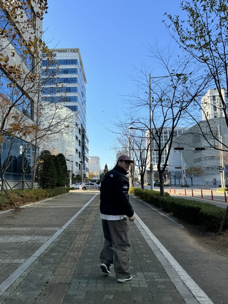 Supreme x The North Face Split Nuptse Jacket Black - 24SS, Asics Gel-Sonoma 15-50 Black Carrier Grey 착용 스타일 - 1