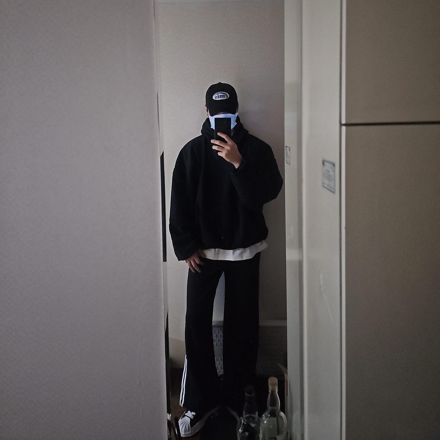 Yeezy Gap Engineered By Balenciaga Dove Hoodie Washed Black 착용 스타일