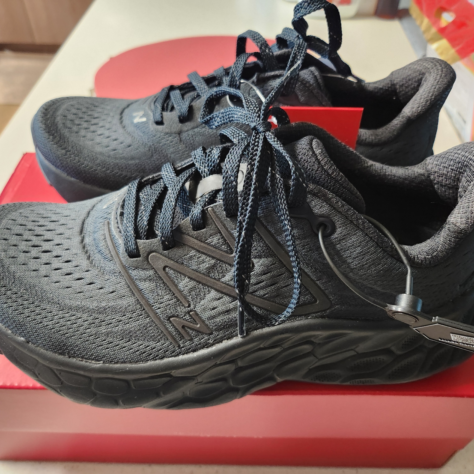 (W) New Balance Fresh Foam X More v4 Triple Black - D Wide 착용 스타일