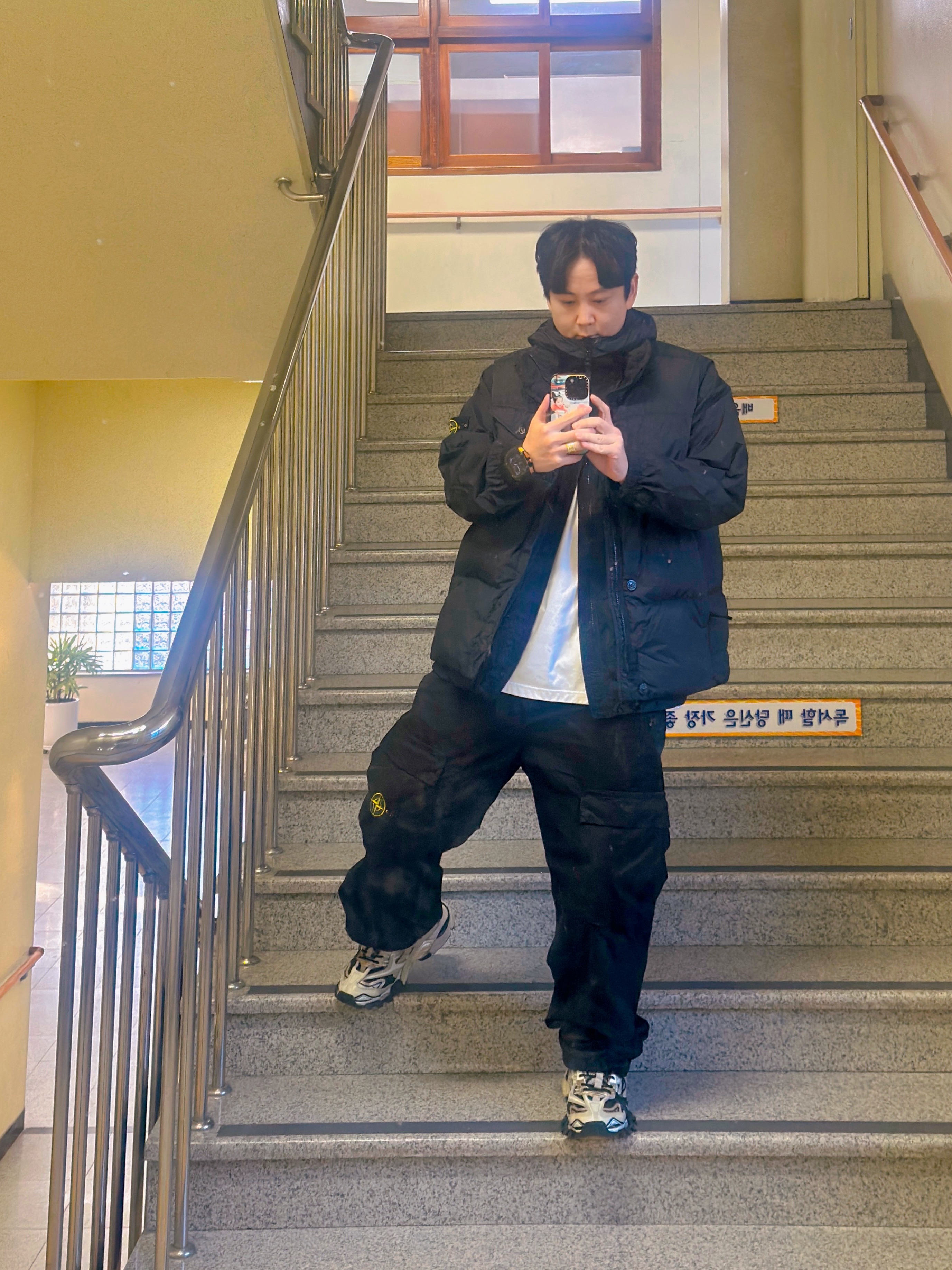 Stone Island G0223 Crinkle Reps R-NY Down Vest with Anti Drop Black - 24FW, Stone Island 311WA OLD Treatment Brushed Cotton Canvas Cargo Pants Black - 24SS 착용 스타일 - 1