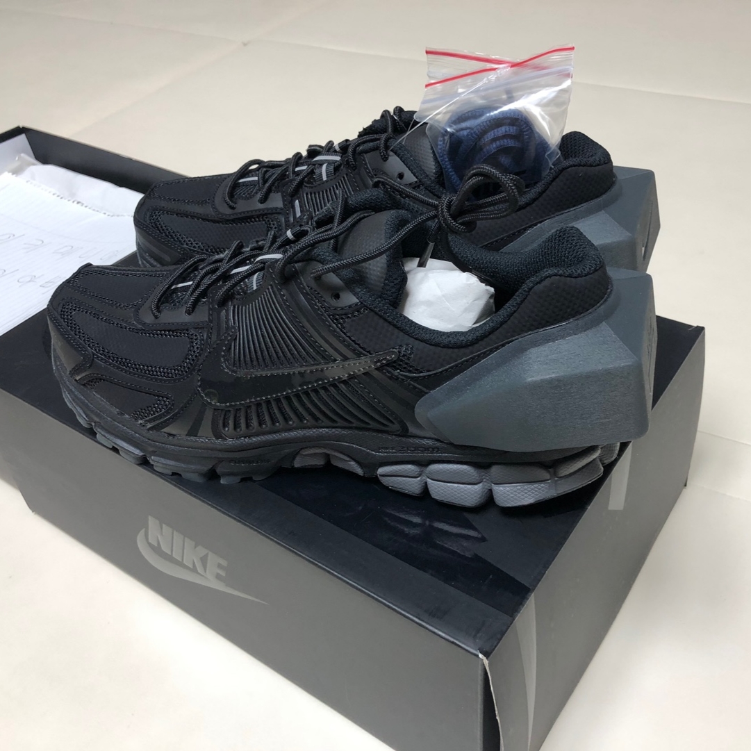 Nike x A-Cold-Wall Zoom Vomero 5 Black 착용 스타일 - 2