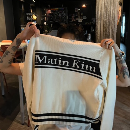Matin Kim Spell Point Stripe Knit Cardigan Ivory 착용 스타일 - 2